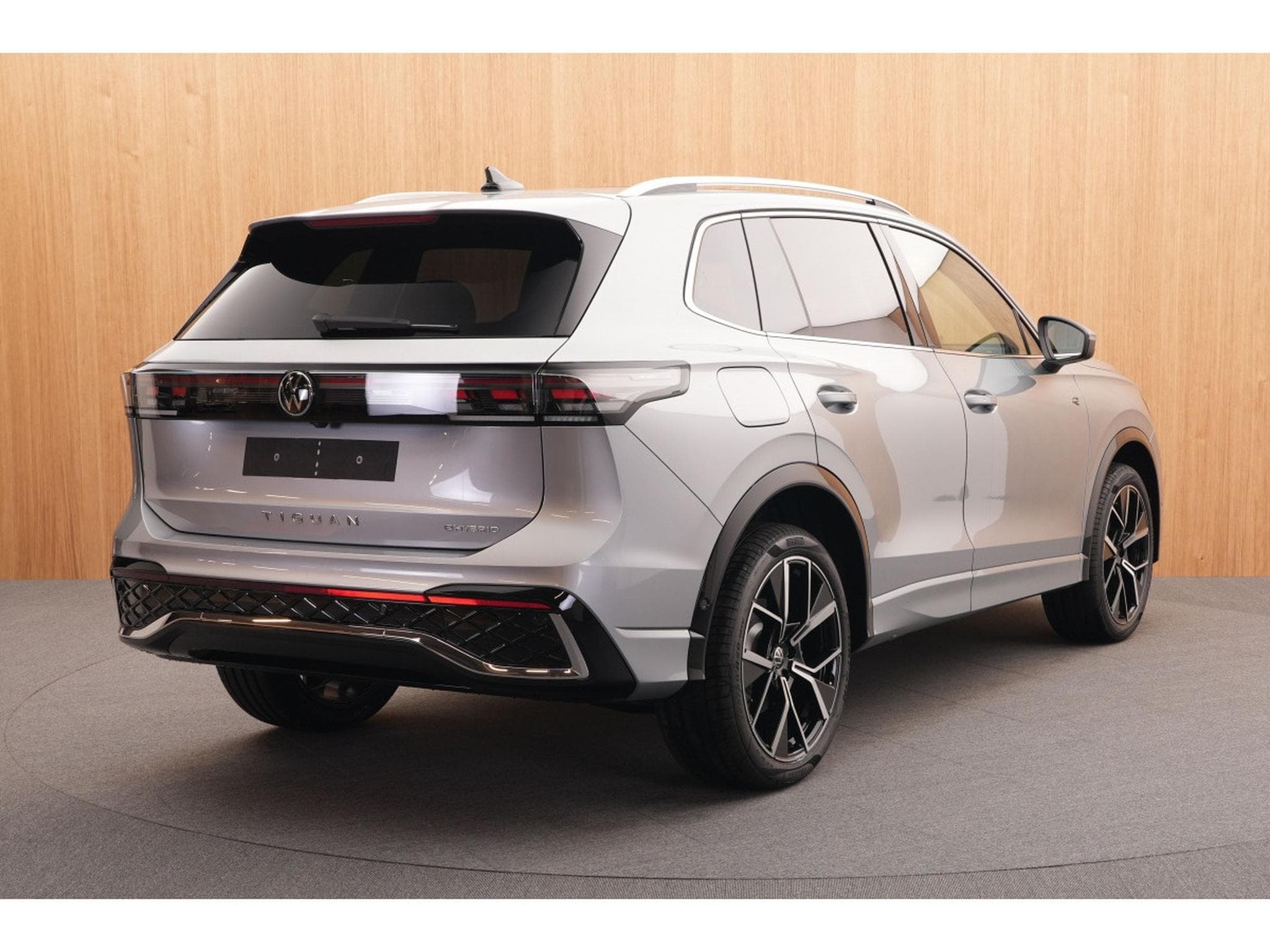 VW Tiguan R-Line Hybrid 1.5 TSI PHEV DSG 200 kW-272CV DSG7 - Toit Ouvr (2025) - Photo 8