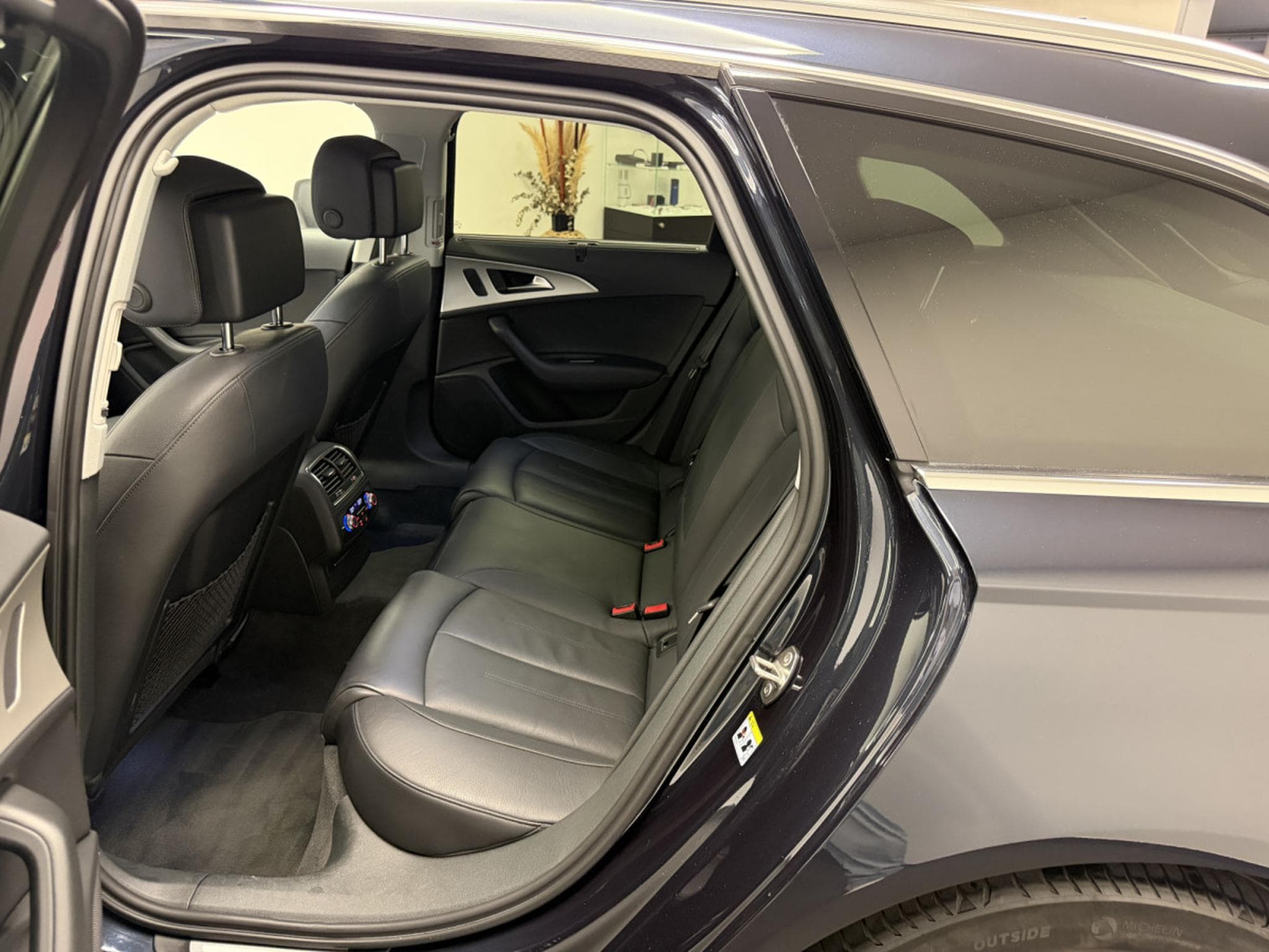 Audi A6 Avant 1.8 TFSI ultra 190ch / 140kW S tronic (2018) - Photo 6
