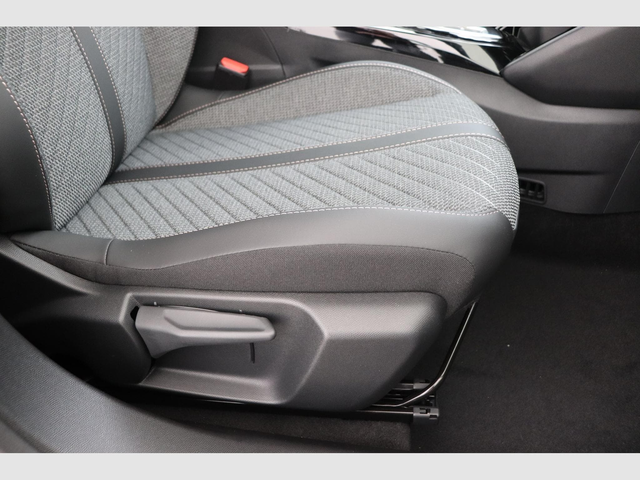 Peugeot 2008 Allure (2025) - Photo 15