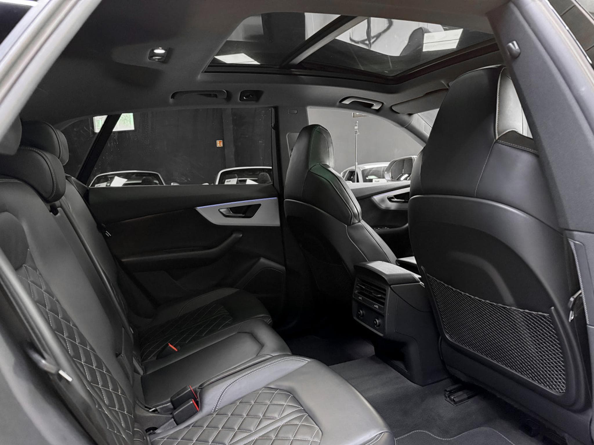 Audi SQ8 4.0 TFSI / REAR-AXLE / B&O / PANO / HEAD-UP / (2021) - Foto 13