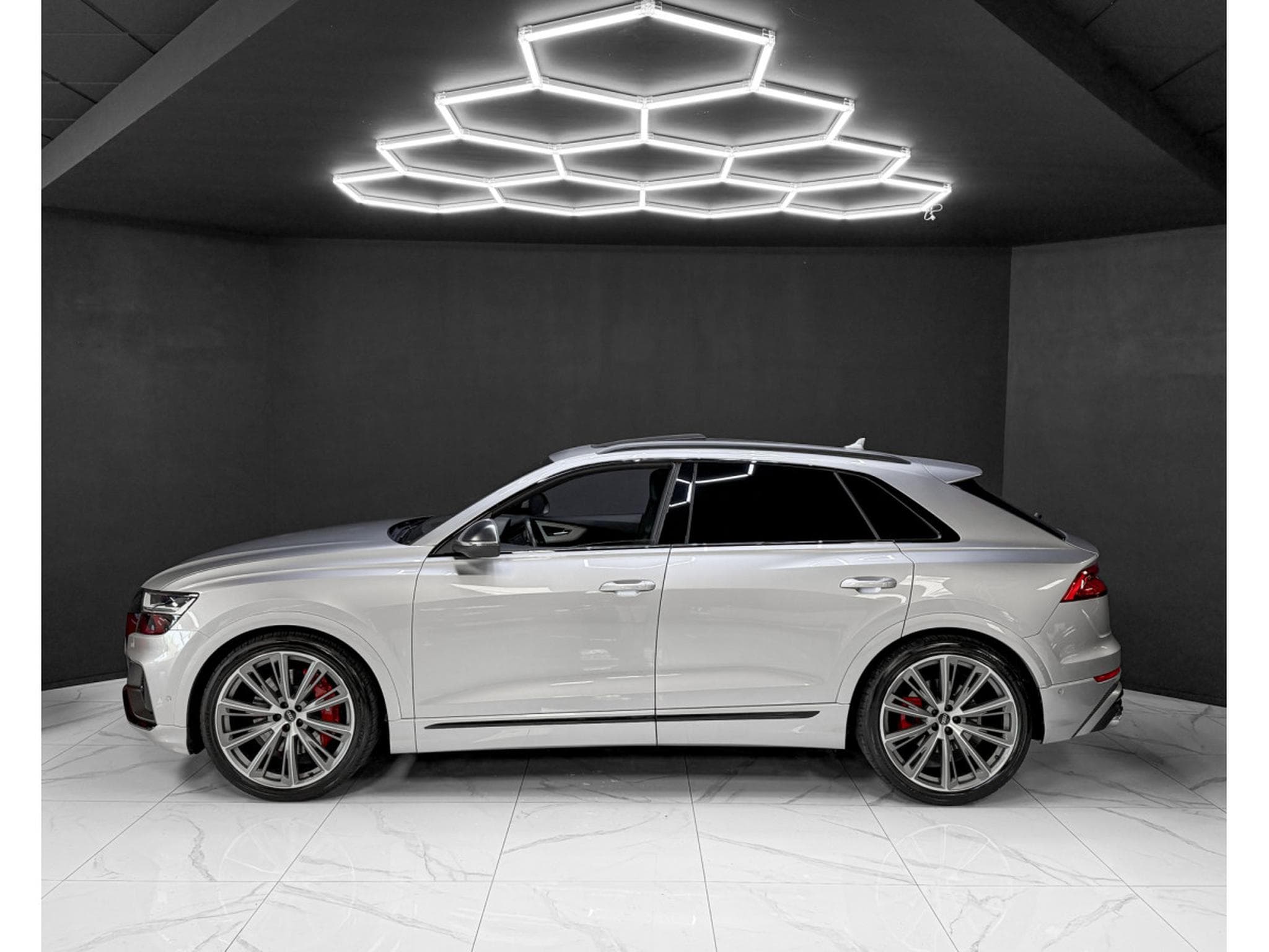 Audi SQ8 4.0 TFSI / REAR-AXLE / B&O / PANO / HEAD-UP / (2021) - Foto 2