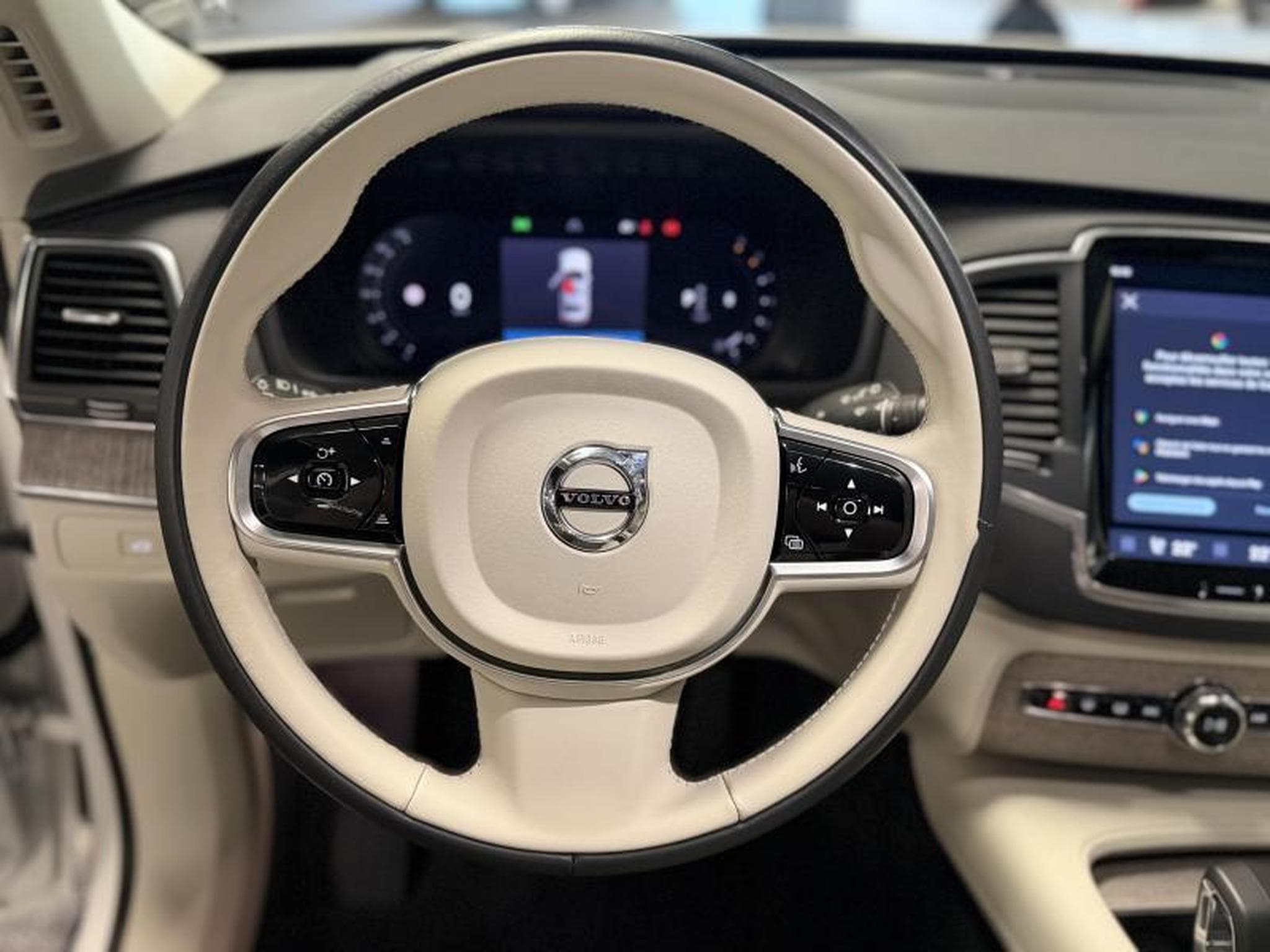 Volvo XC90 B5 AWD CORE MILD HYBRID (2023) - Photo 10