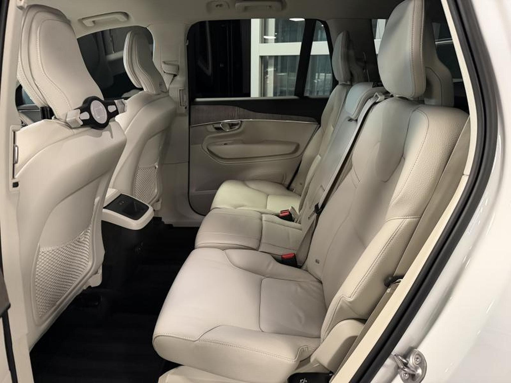 Volvo XC90 B5 AWD CORE MILD HYBRID (2023) - Photo 11