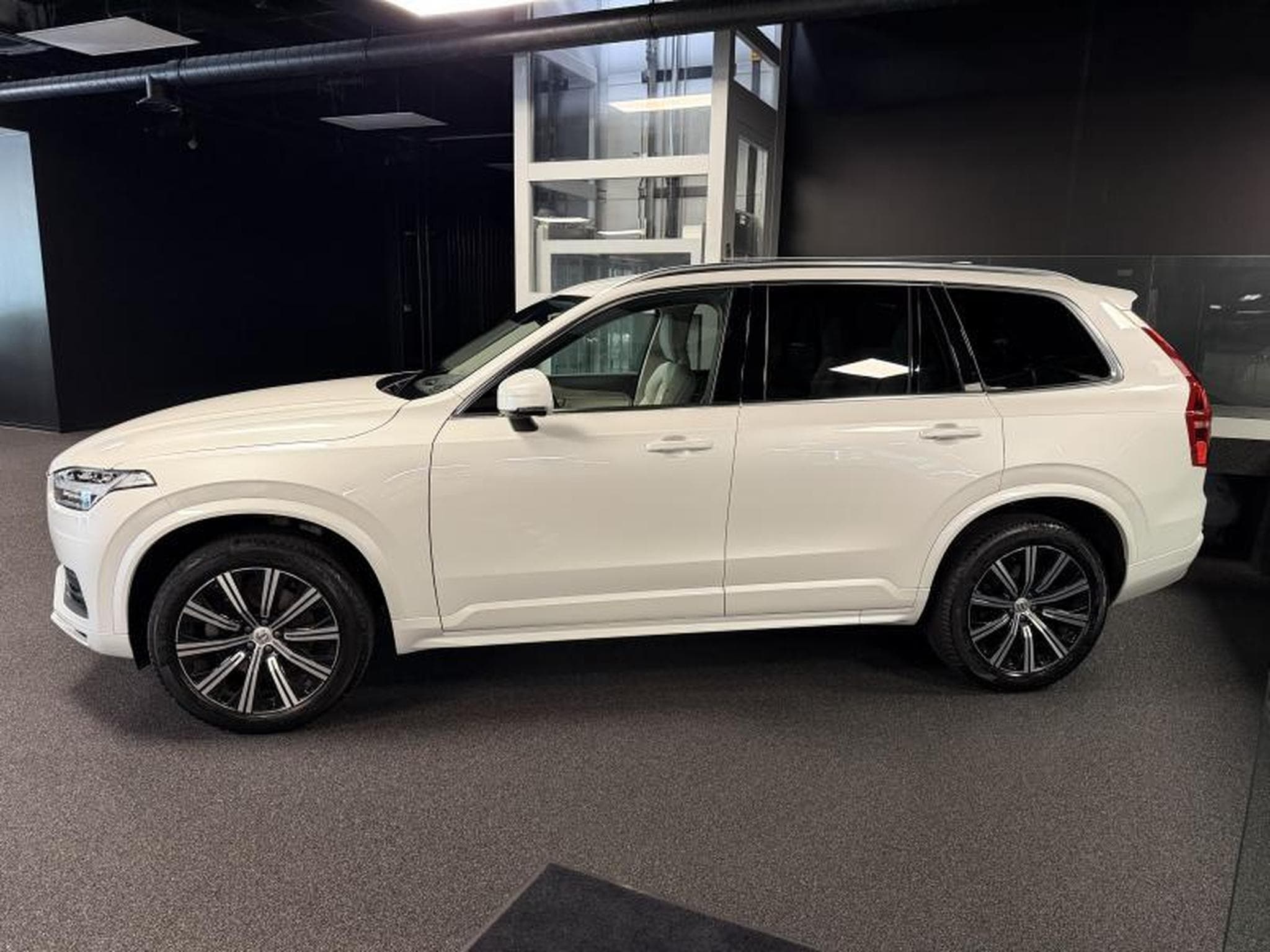Volvo XC90 B5 AWD CORE MILD HYBRID (2023) - Photo 4