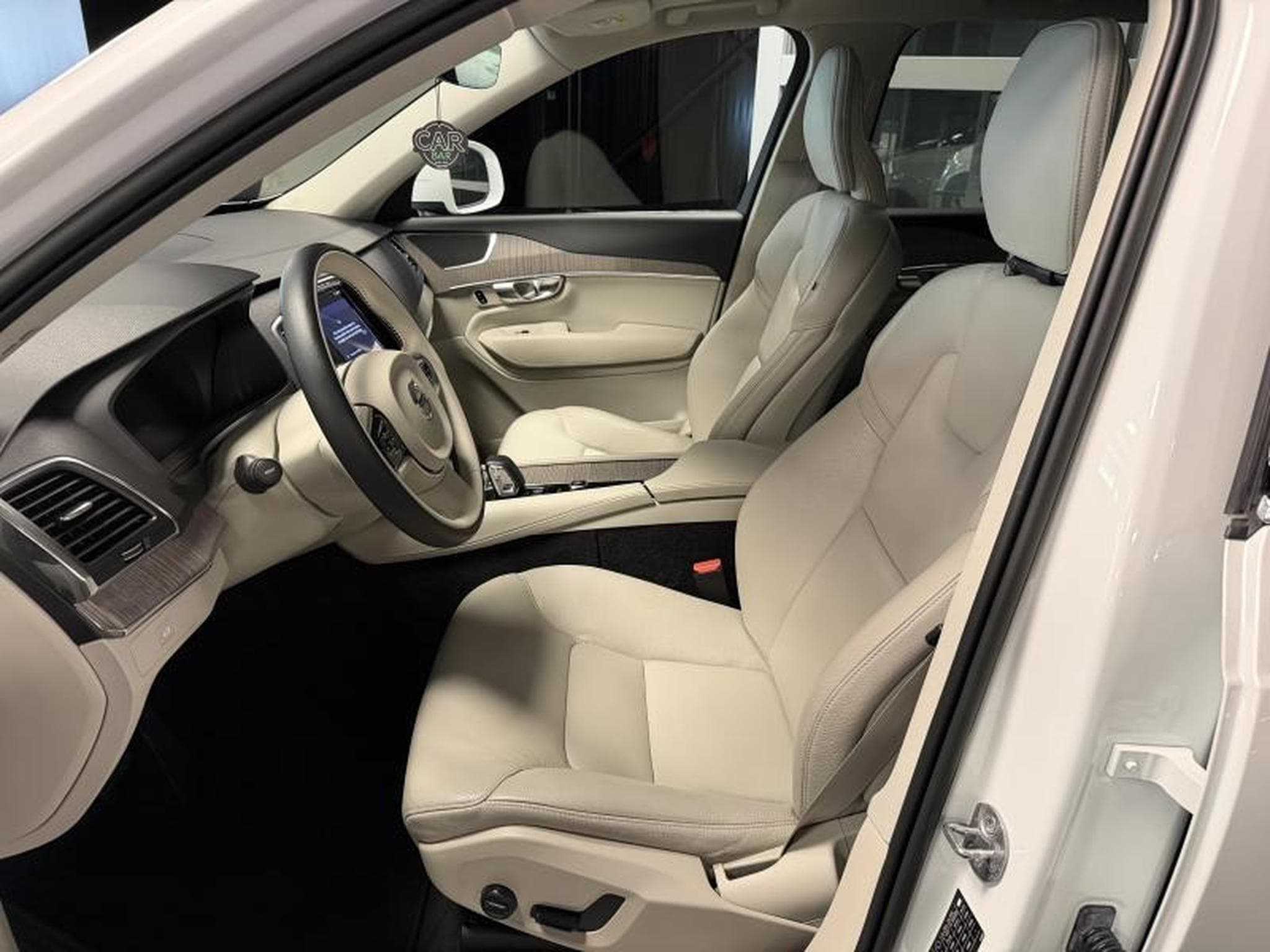 Volvo XC90 B5 AWD CORE MILD HYBRID (2023) - Photo 6
