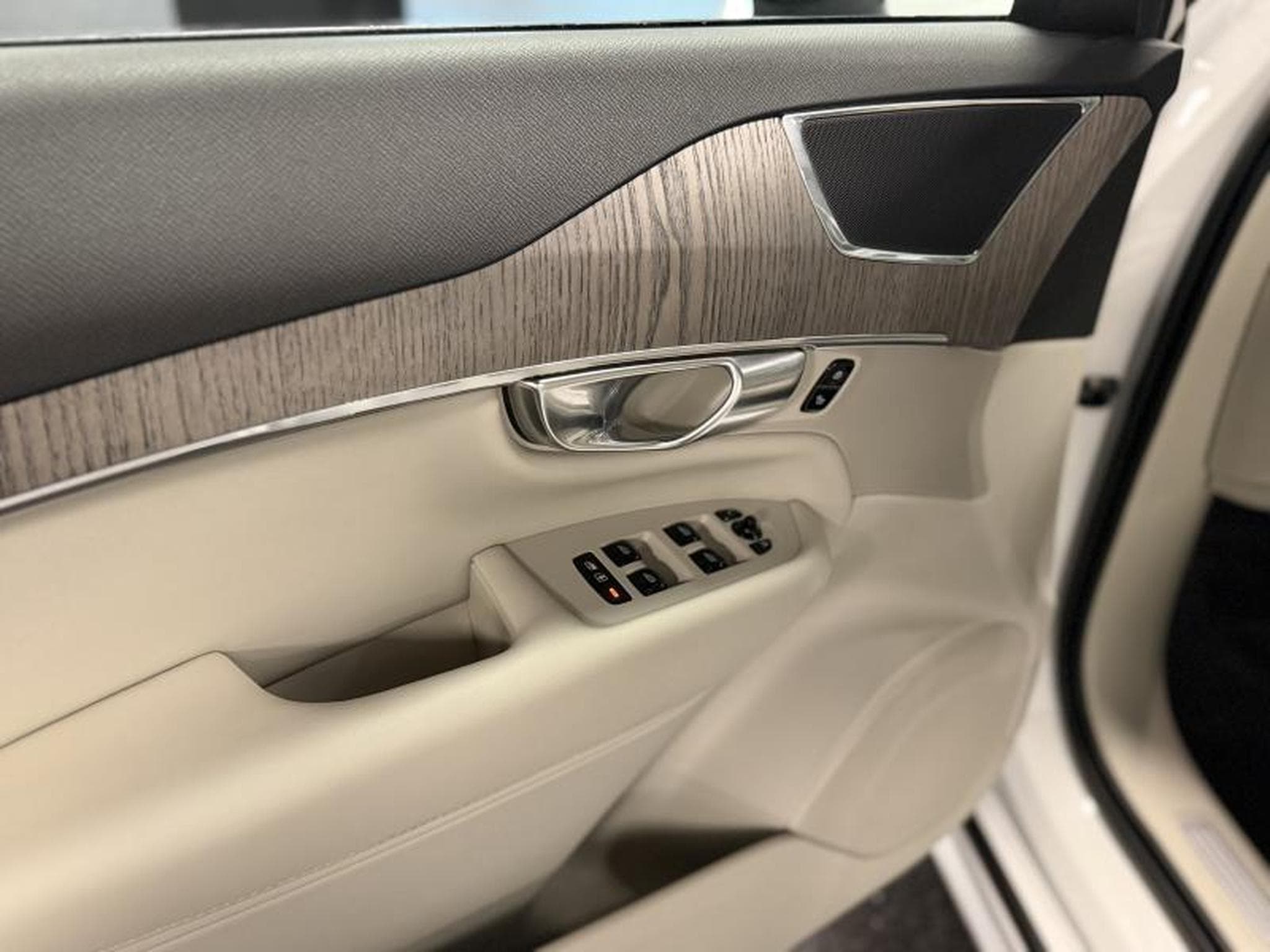 Volvo XC90 B5 AWD CORE MILD HYBRID (2023) - Photo 7