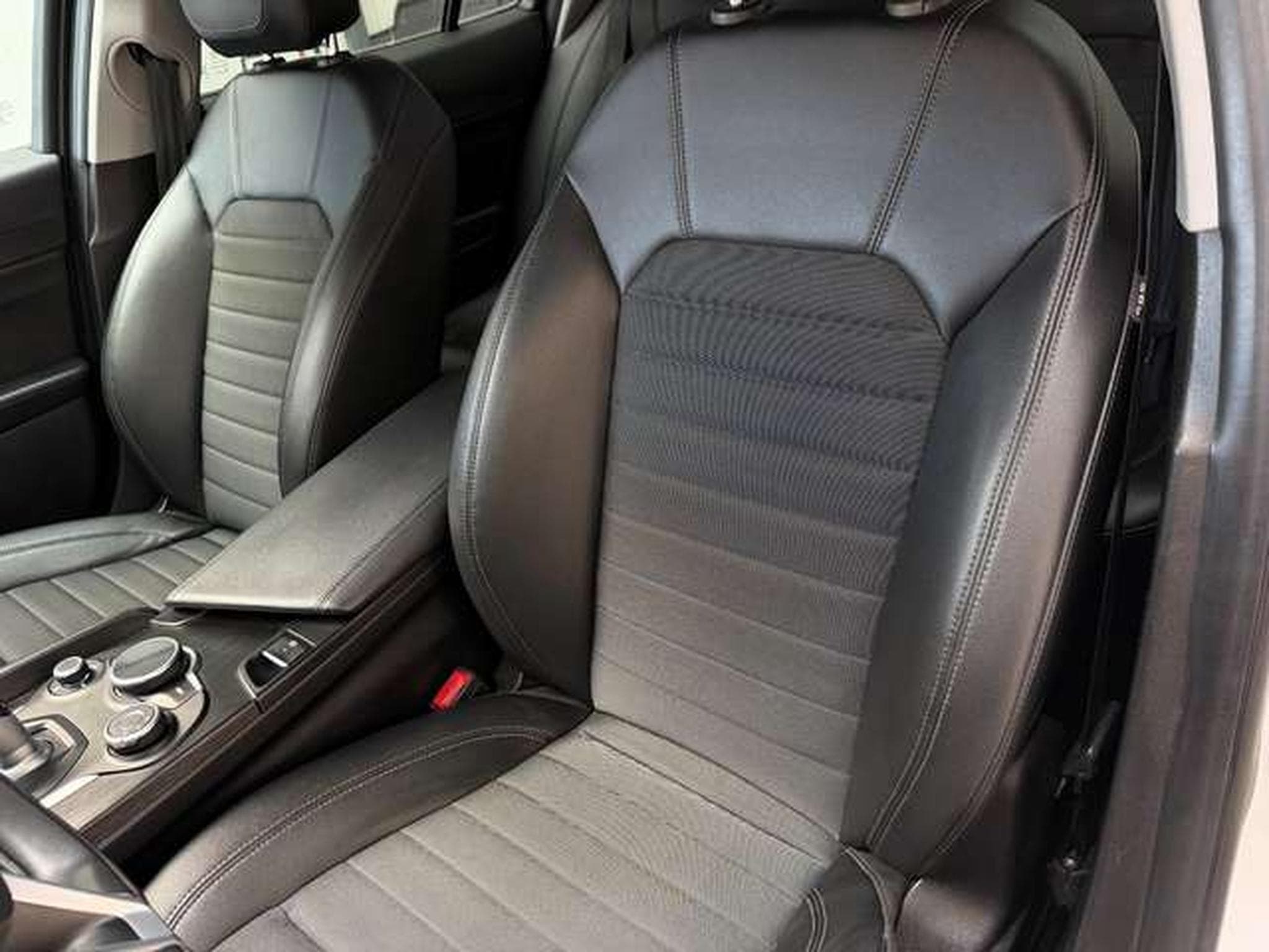 Alfa-Romeo Giulia 2.2 JTM 150 SUPER (2018) - Foto 14