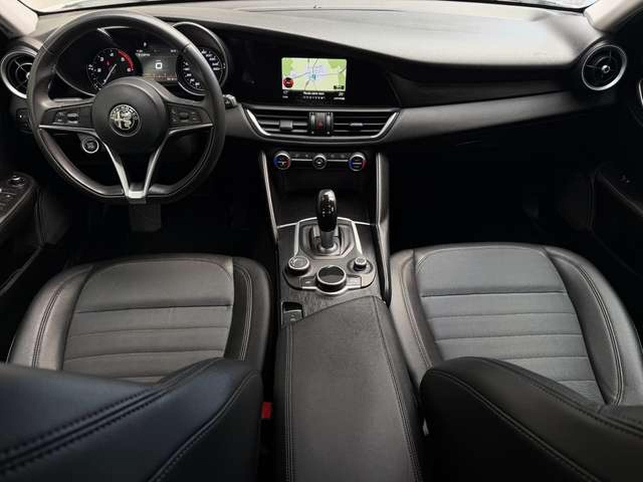 Alfa-Romeo Giulia 2.2 JTM 150 SUPER (2018) - Foto 3