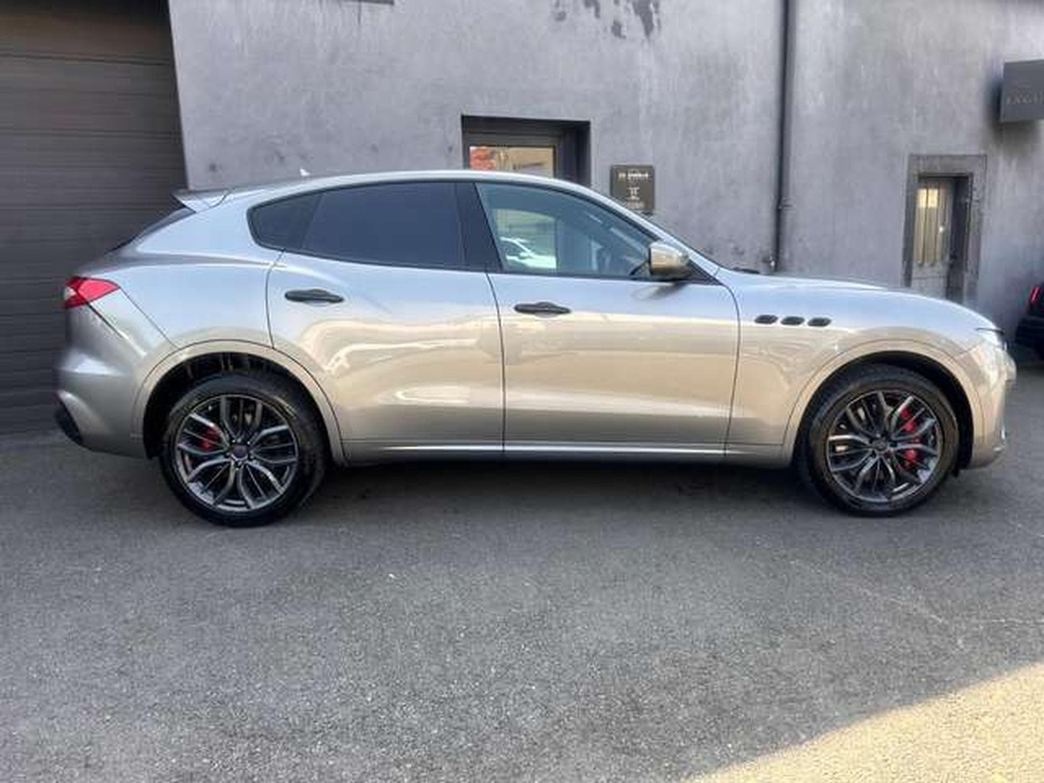 Maserati Levante 3.0 V6 250 GRANLUSSO (2019) - Foto 10