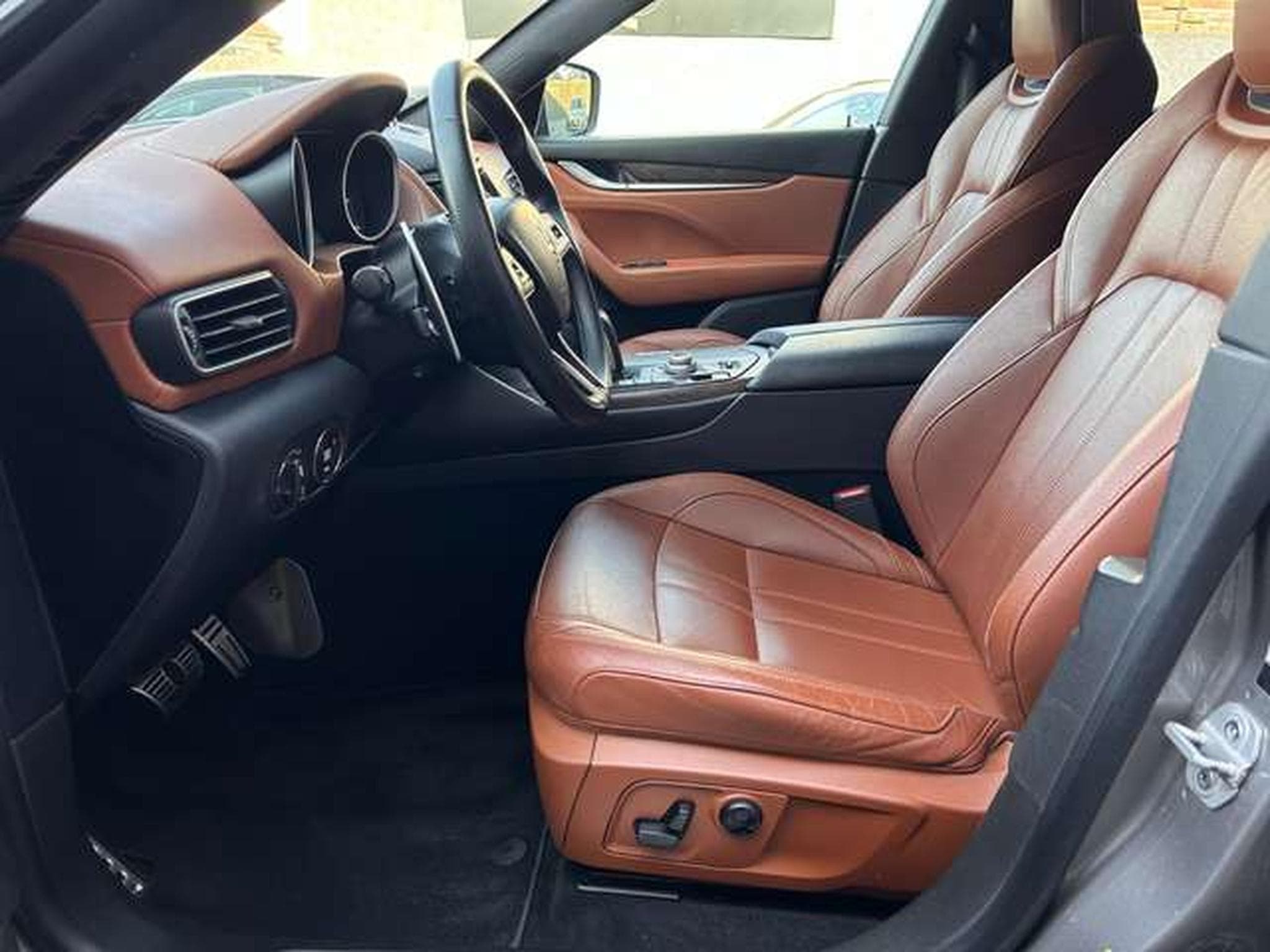 Maserati Levante 3.0 V6 250 GRANLUSSO (2019) - Foto 13