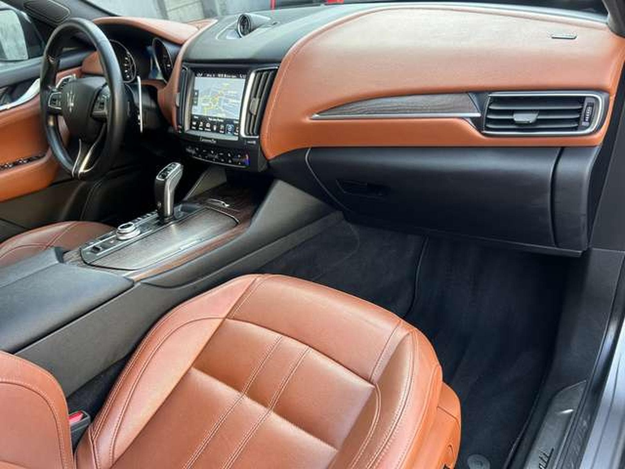 Maserati Levante 3.0 V6 250 GRANLUSSO (2019) - Foto 15