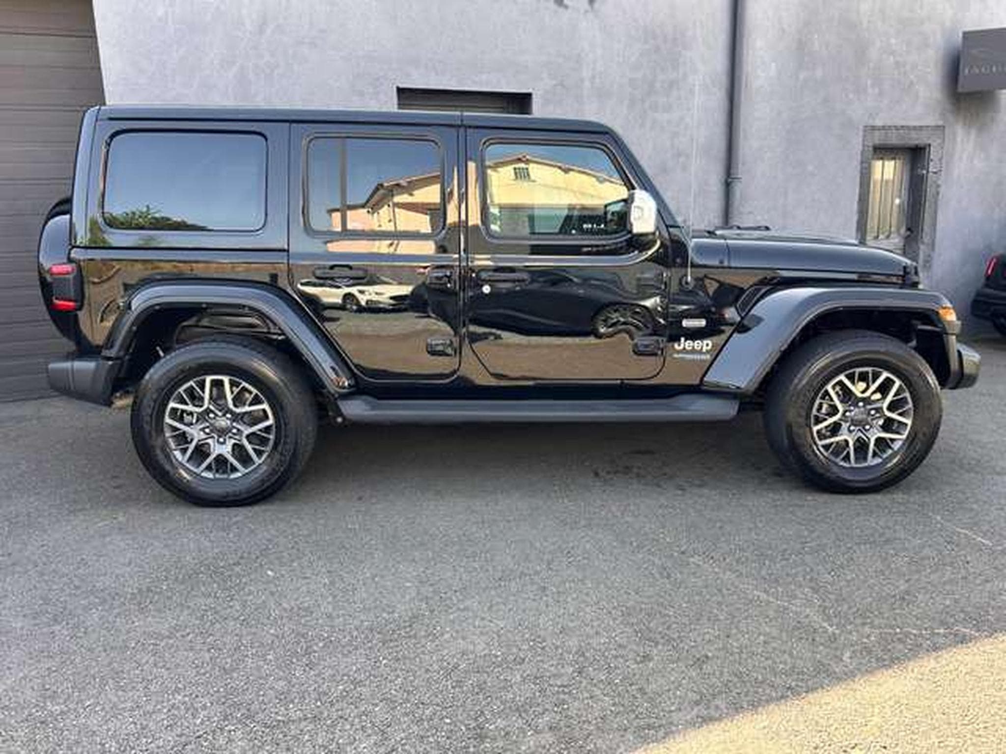 Jeep Wrangler 2.0 4Xe 380 Plug-In-Hybrid OVERLAND (2023) - Photo 10