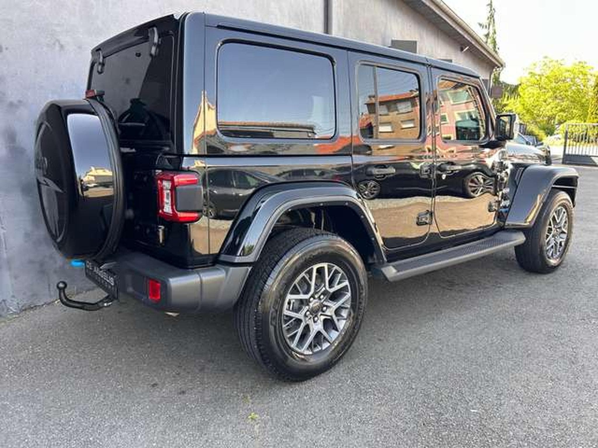 Jeep Wrangler 2.0 4Xe 380 Plug-In-Hybrid OVERLAND (2023) - Photo 11
