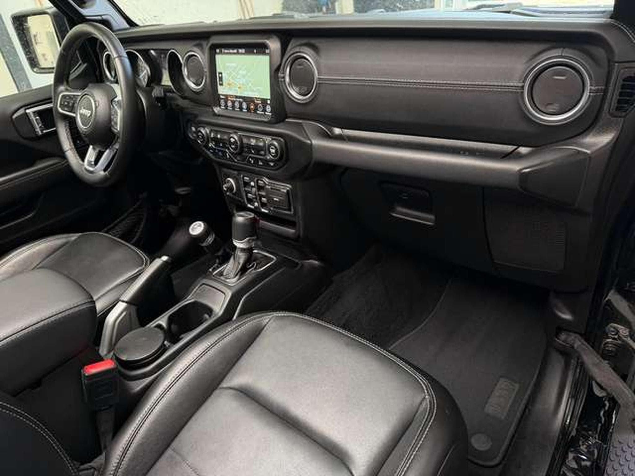 Jeep Wrangler 2.0 4Xe 380 Plug-In-Hybrid OVERLAND (2023) - Photo 15