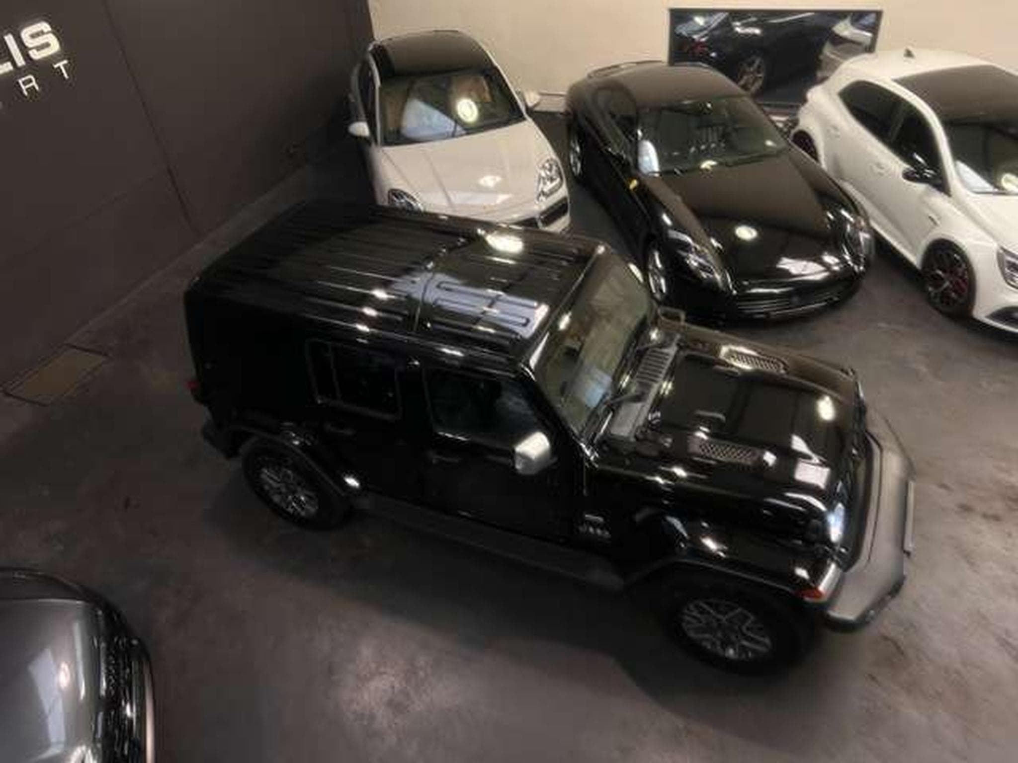 Jeep Wrangler 2.0 4Xe 380 Plug-In-Hybrid OVERLAND (2023) - Photo 2