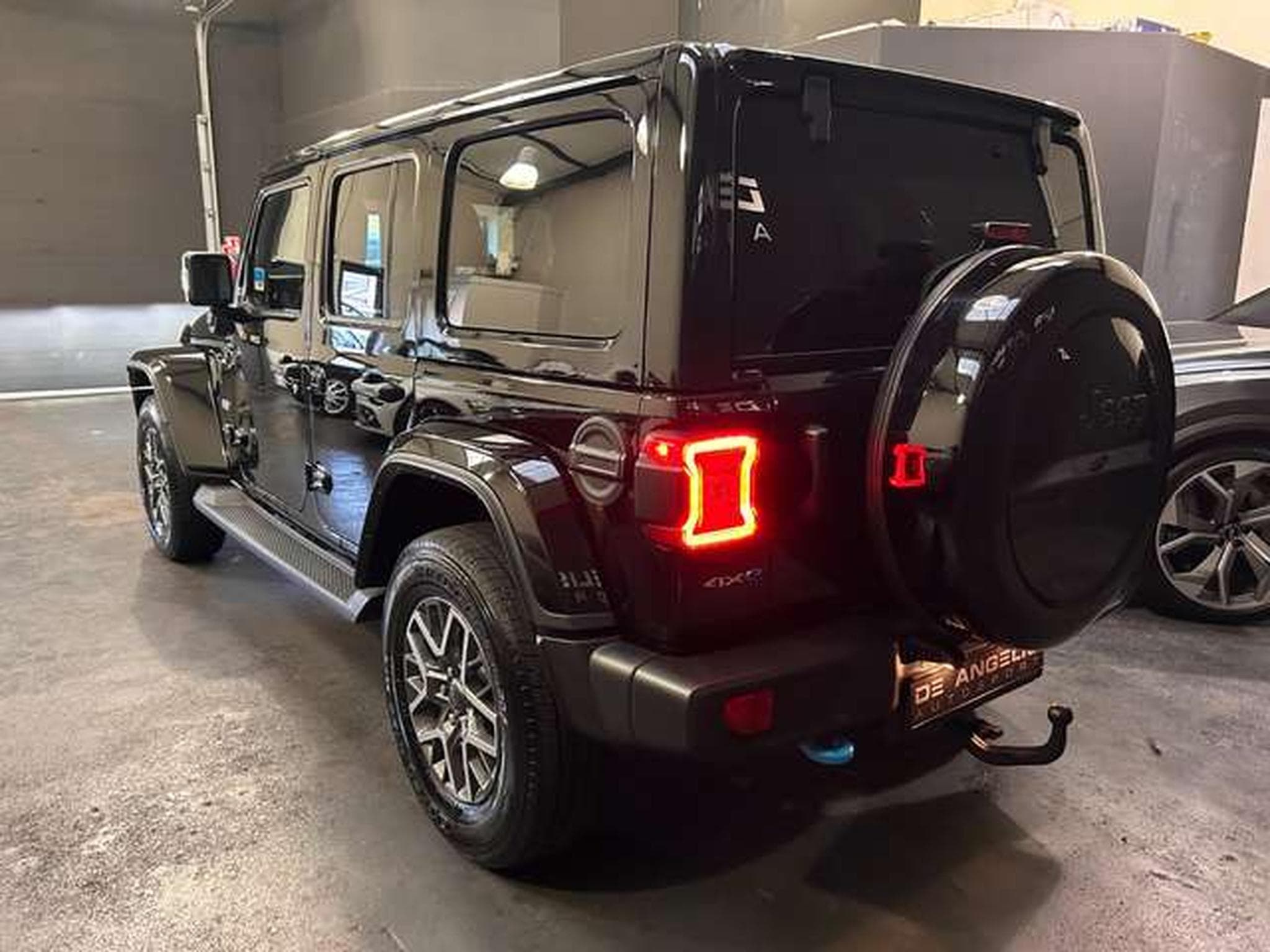 Jeep Wrangler 2.0 4Xe 380 Plug-In-Hybrid OVERLAND (2023) - Photo 6