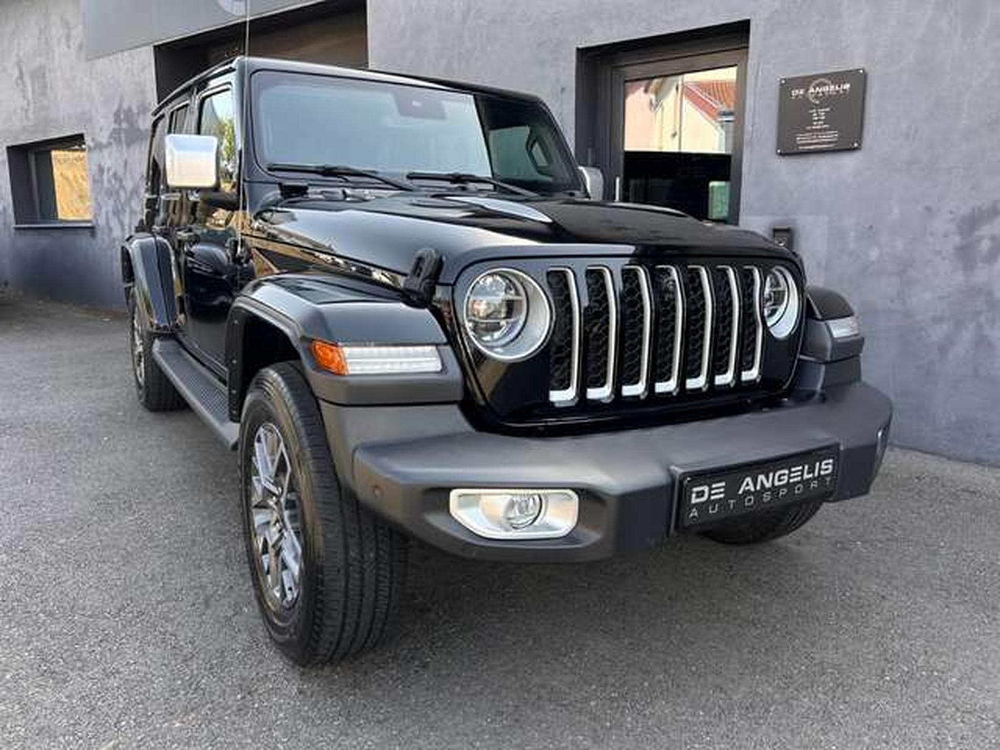 Jeep Wrangler 2.0 4Xe 380 Plug-In-Hybrid OVERLAND (2023) - Photo 9