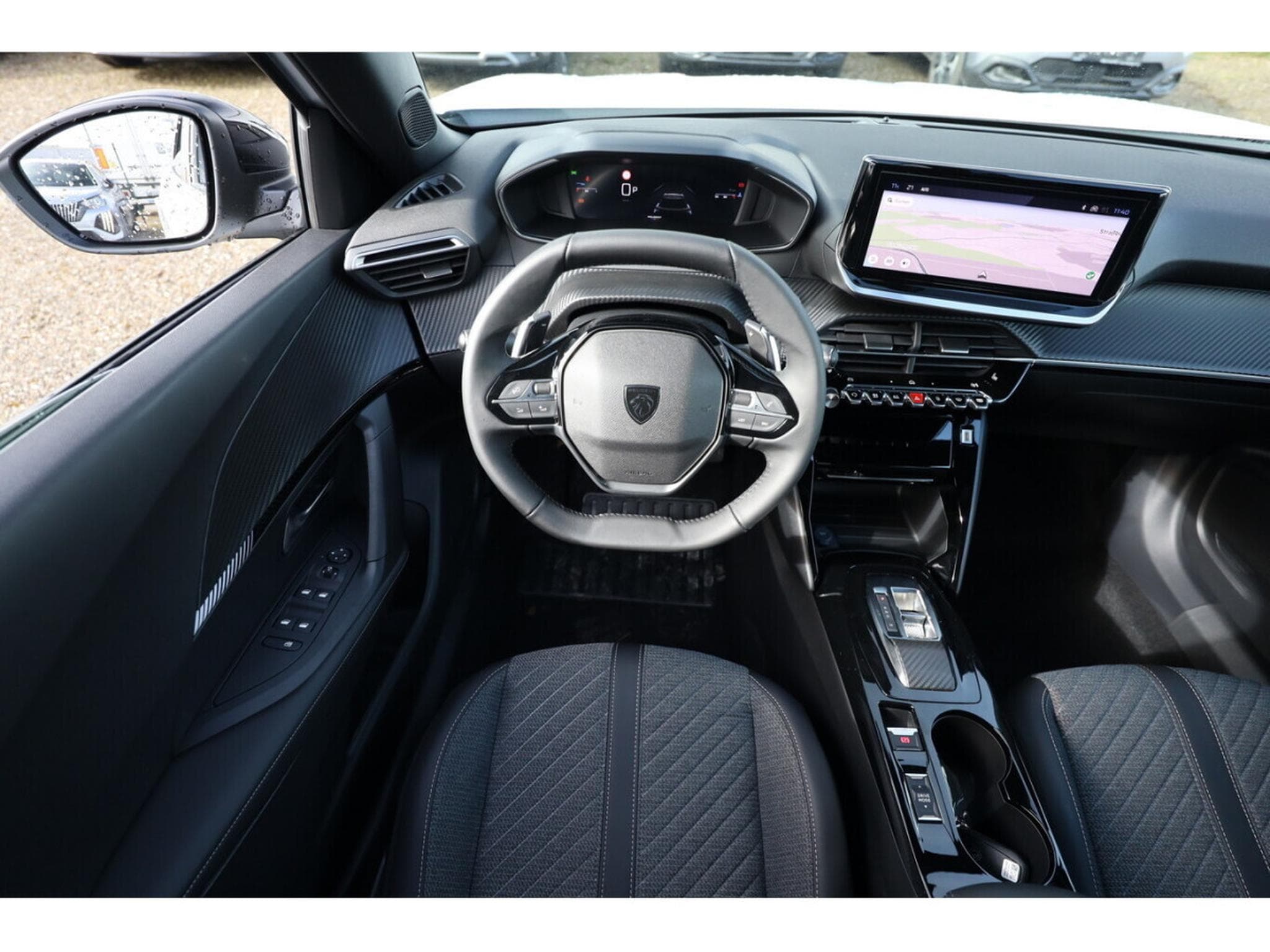 Peugeot 2008 1.2 Hybrid e-DSC6 145 Allure (2025) - Foto 8