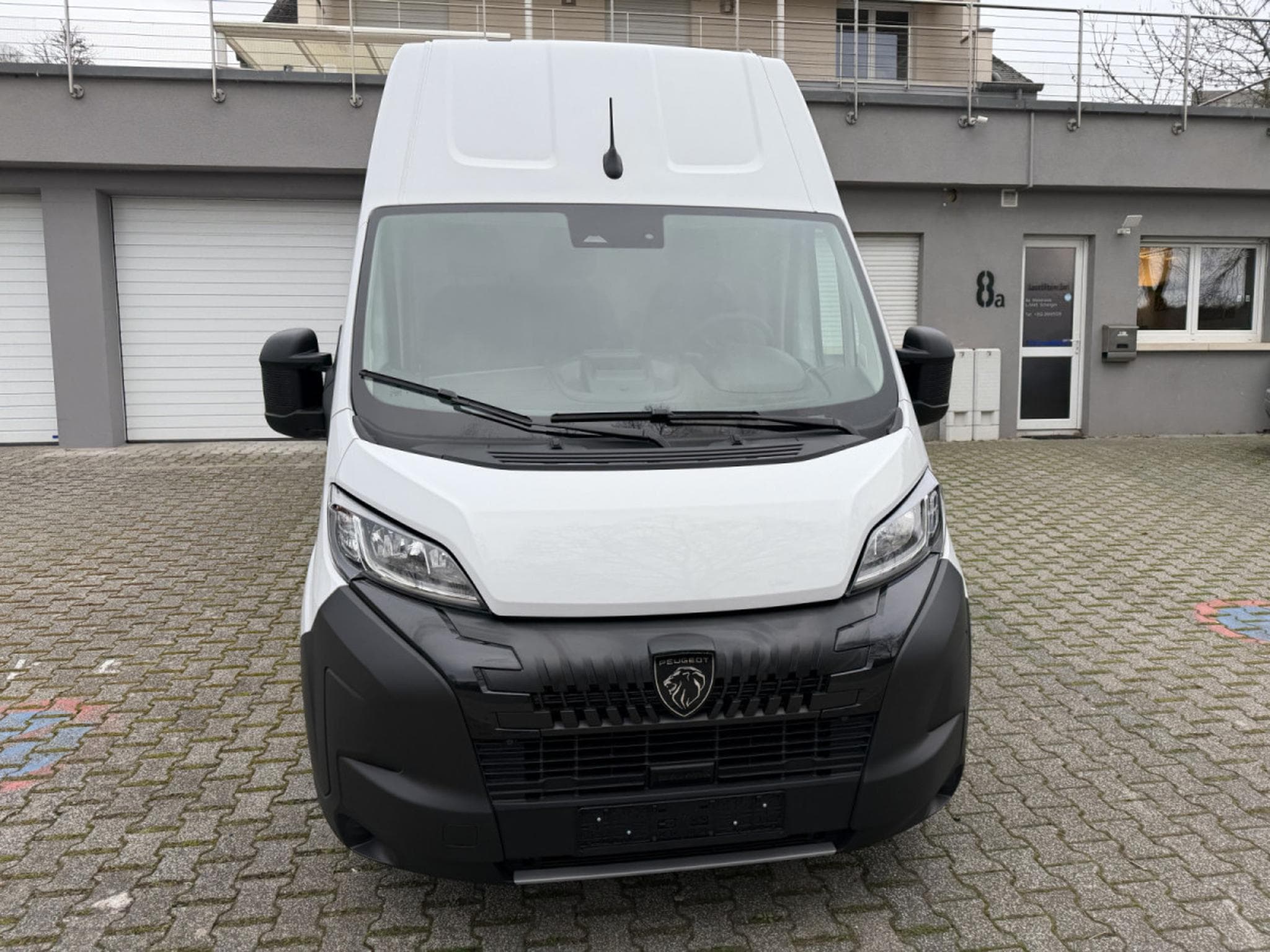 Peugeot Boxer 2.2 BlueHDI EAT8 190 L4H3 335 (2026) - Photo 2