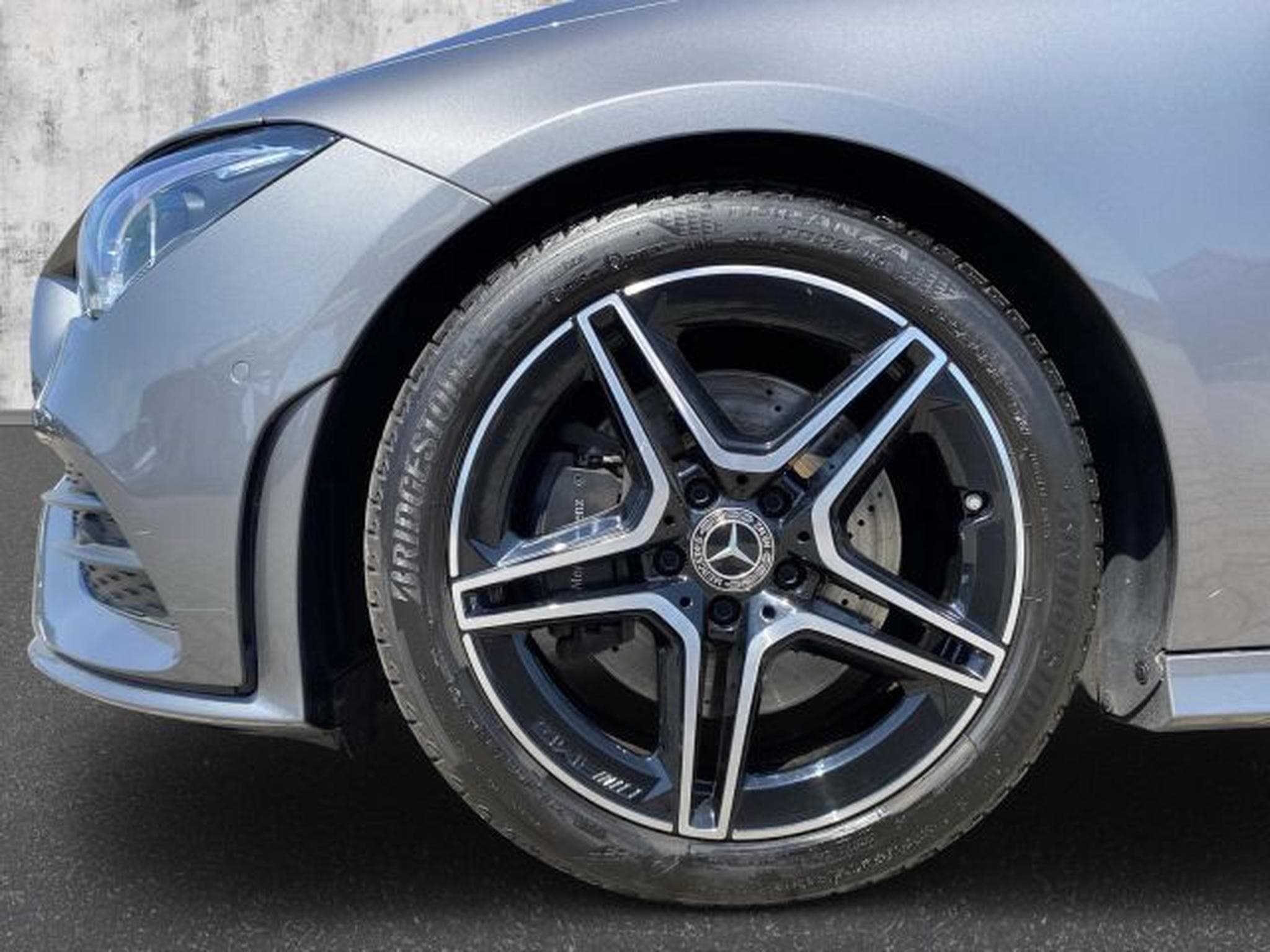 Mercedes CLA 200 CLA 200 Shooting Brake 7G AMG PANO Night Wide (2020) - Photo 9