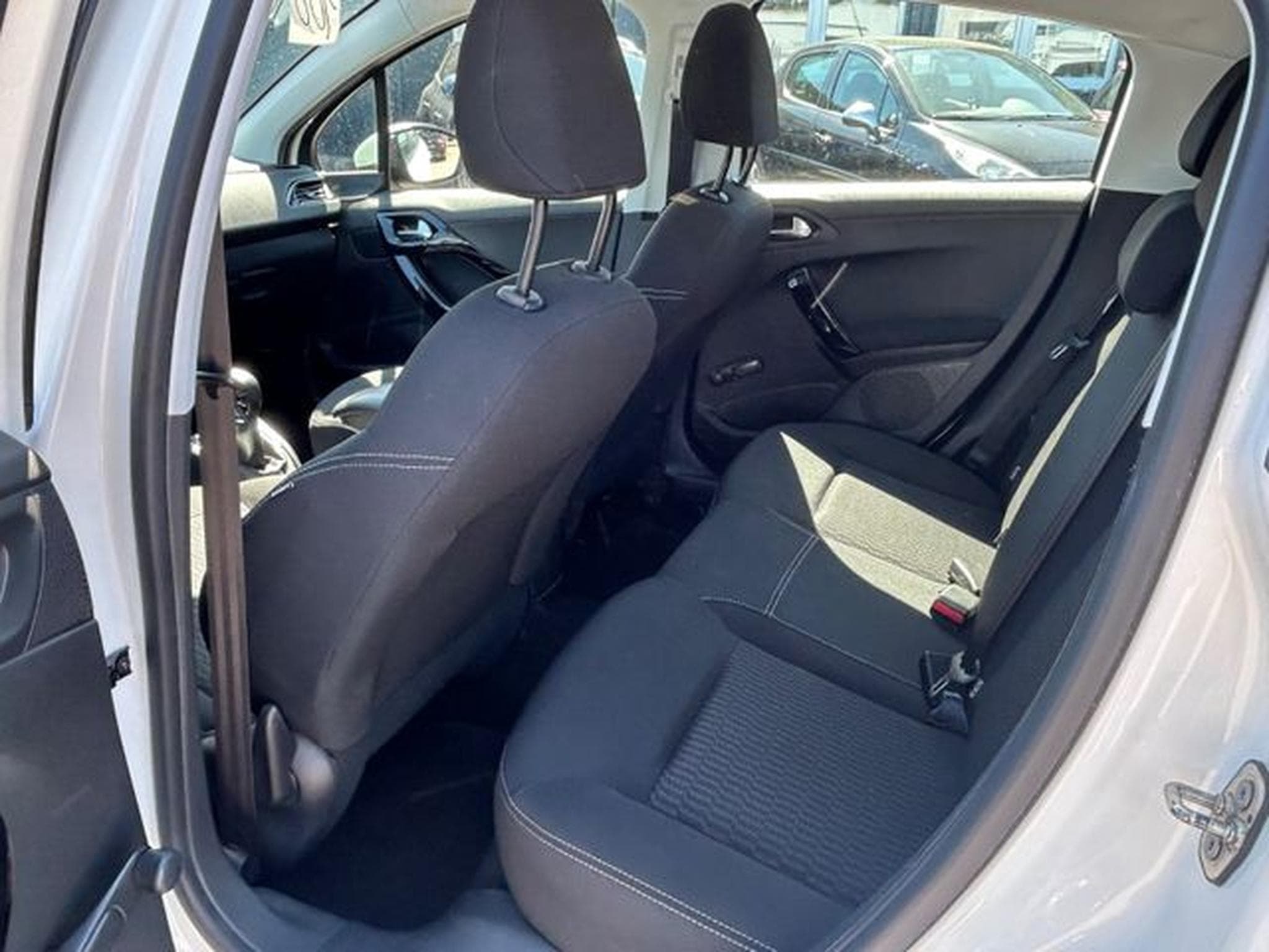 Peugeot 208 208 Active *PDC*SHZ*1.Hand*Euro6*Tempomat* (2019) - Foto 8