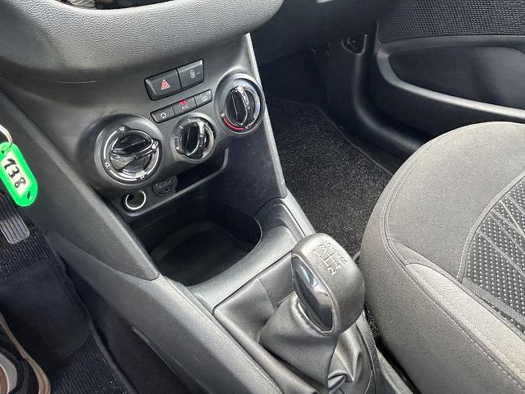 Peugeot 208 208 Active 1.4 *Zahnriemen+WP Neu*Euro5* (2012) - Foto 12