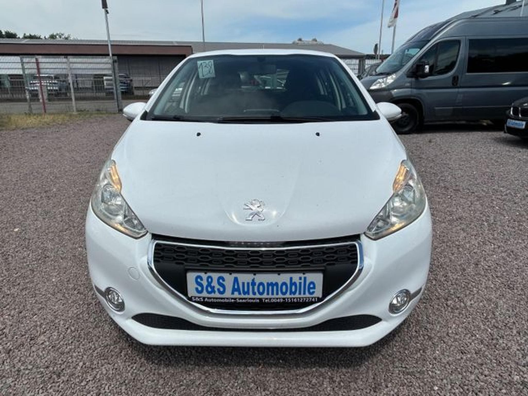 Peugeot 208 208 Active 1.4 *Zahnriemen+WP Neu*Euro5* (2012) - Foto 2