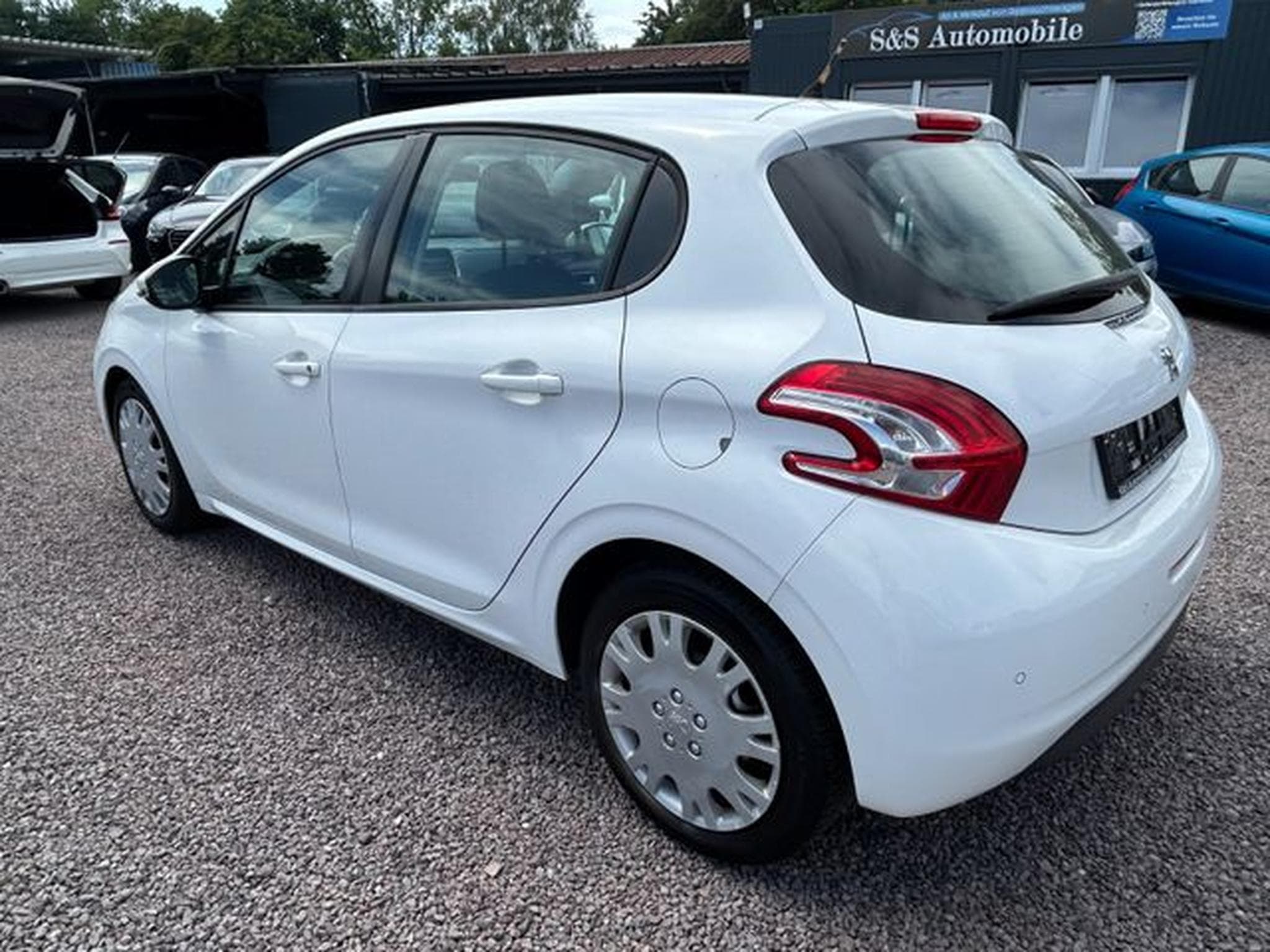 Peugeot 208 208 Active 1.4 *Zahnriemen+WP Neu*Euro5* (2012) - Foto 6