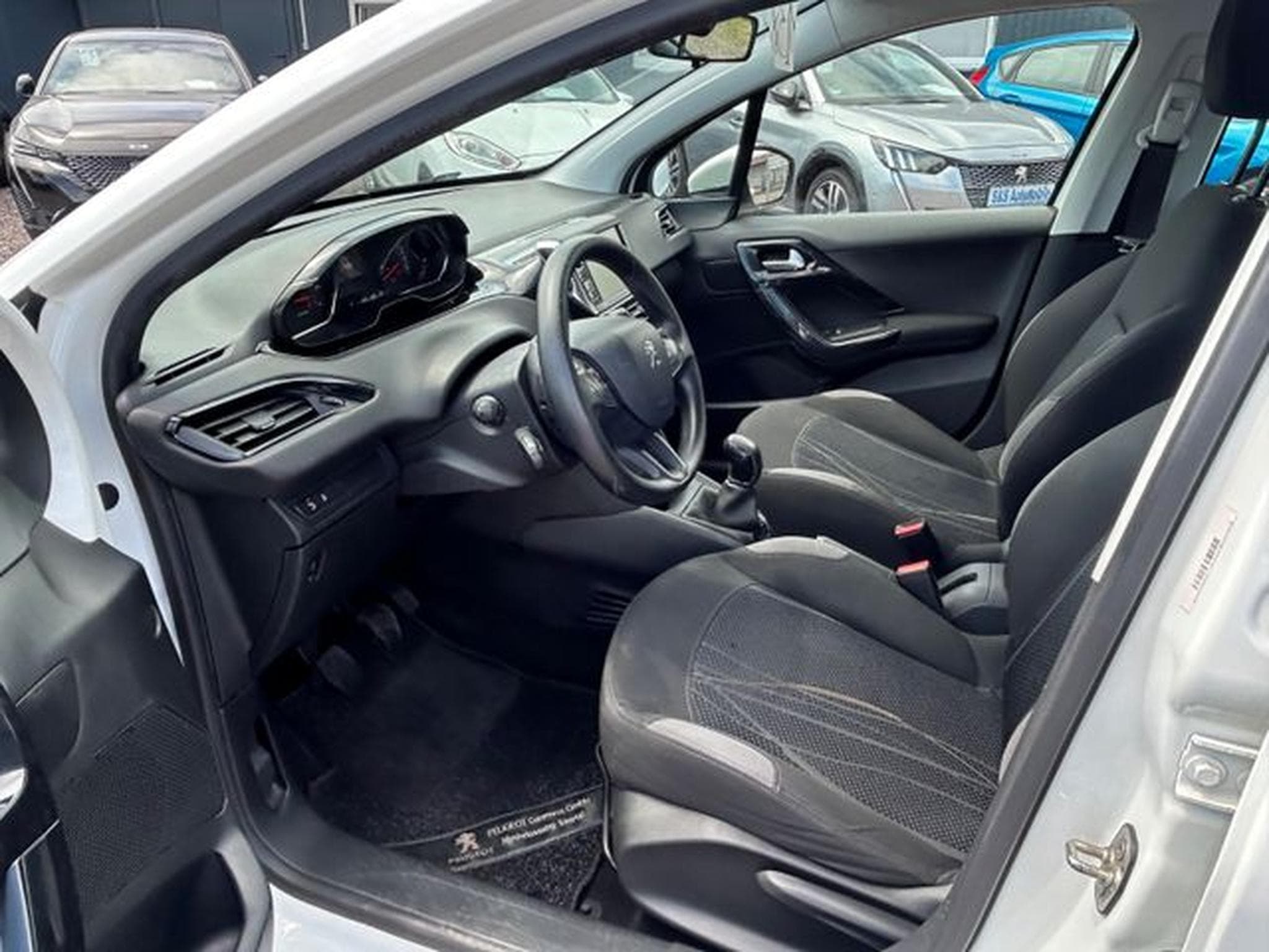 Peugeot 208 208 Active 1.4 *Zahnriemen+WP Neu*Euro5* (2012) - Foto 7