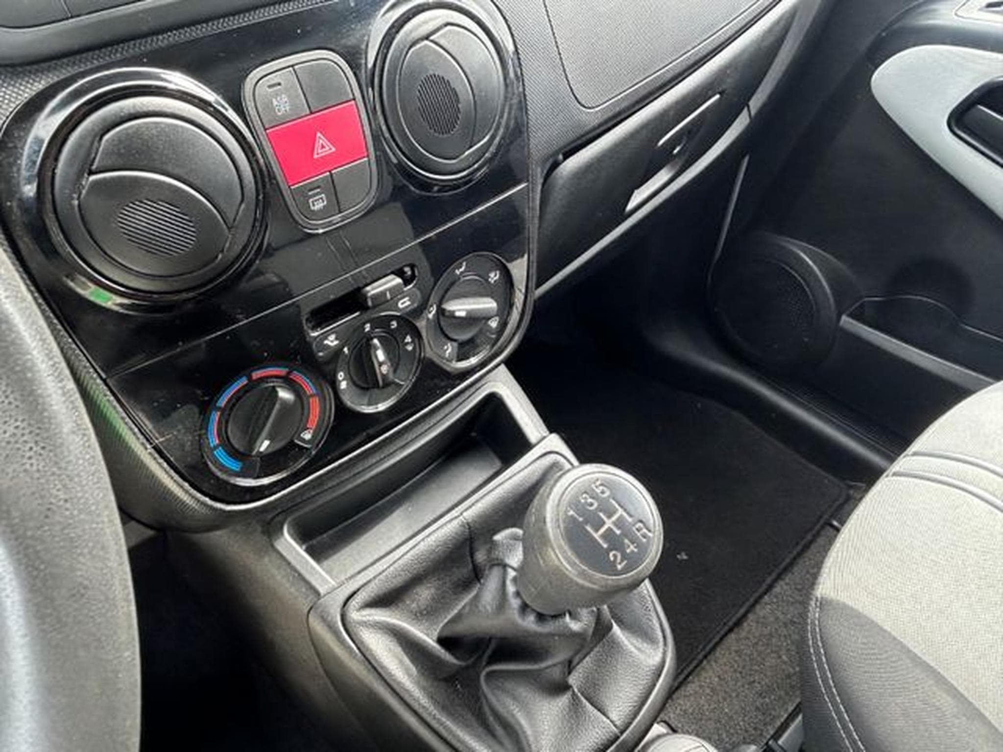 Fiat Qubo Qubo MY Qubo 1.4 *Klima*Bluetooth*Euro5 (2014) - Foto 12
