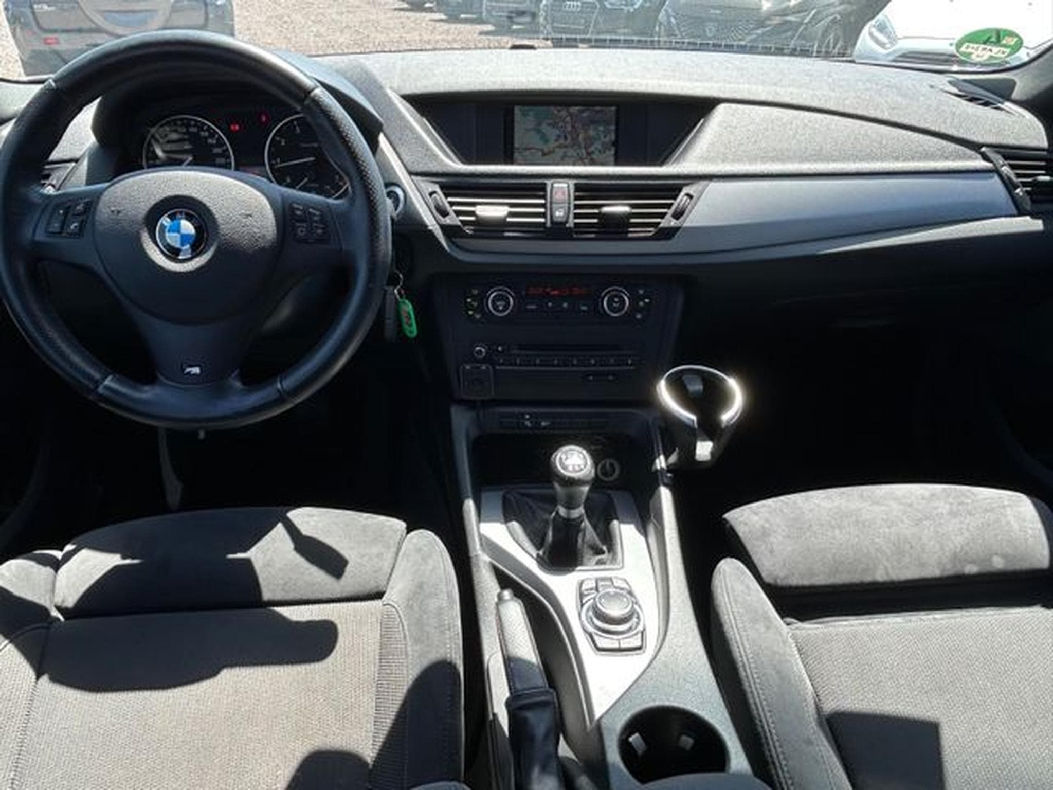 BMW X1 X1 18 i sDrive *M Paket Sport*Navi*Euro5*TÜV Neu (2011) - Foto 10