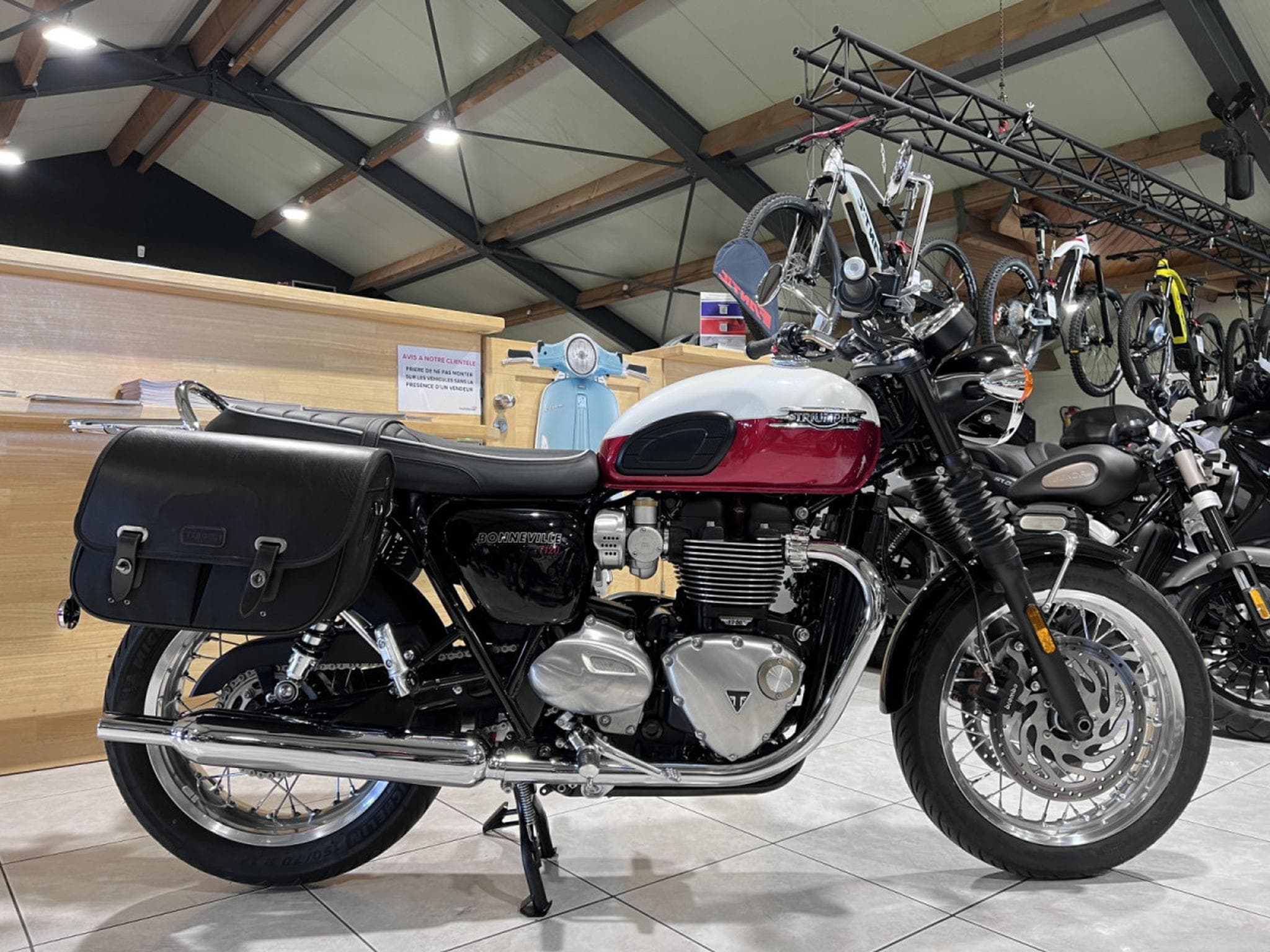 Triumph Bonneville 1200 cc (2025) - Photo 1