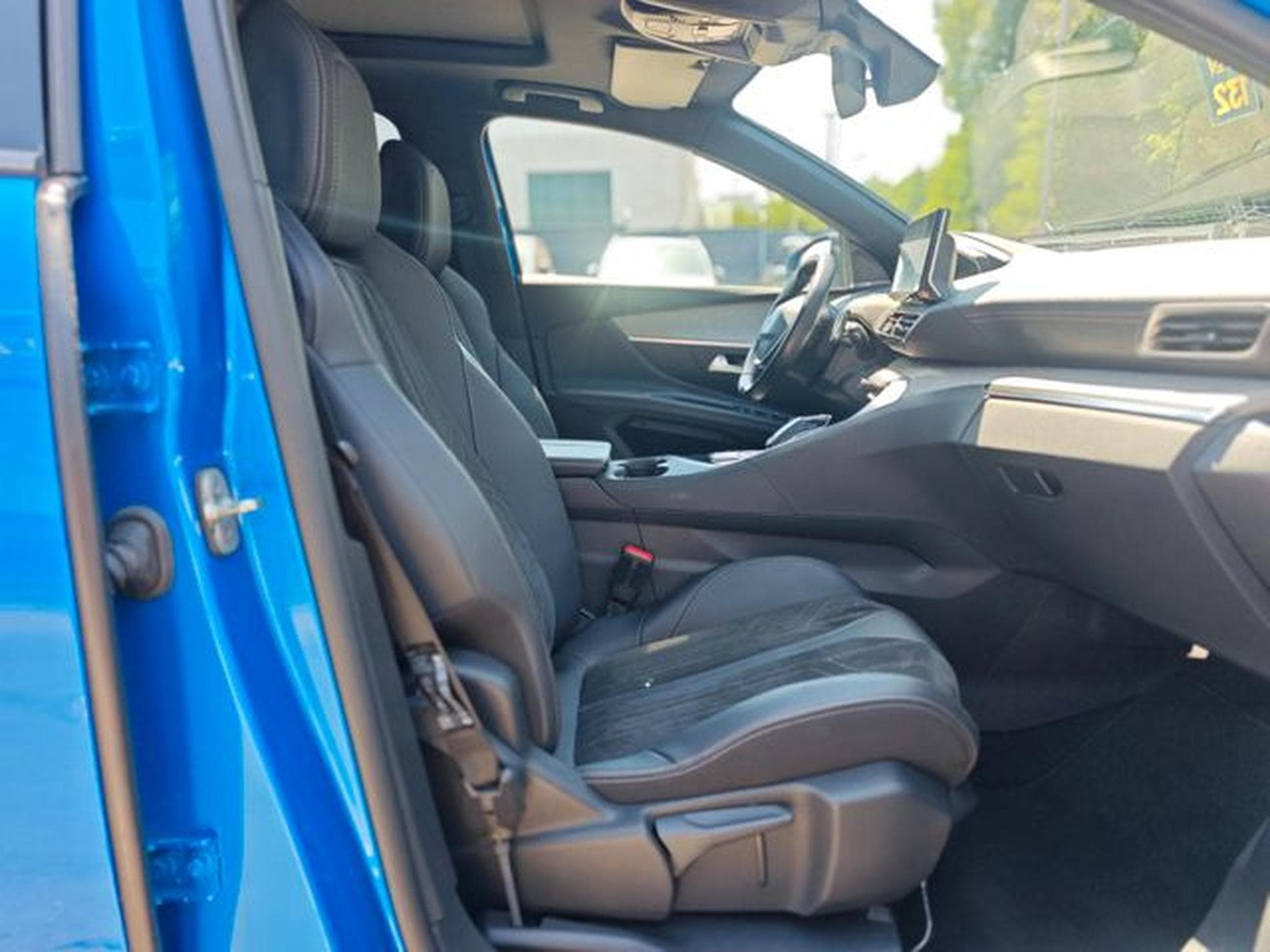 Peugeot 3008 3008 GT*FOCAL*PANORAMA*NAVI*KAMERA*VIRTUAL* (2023) - Foto 13