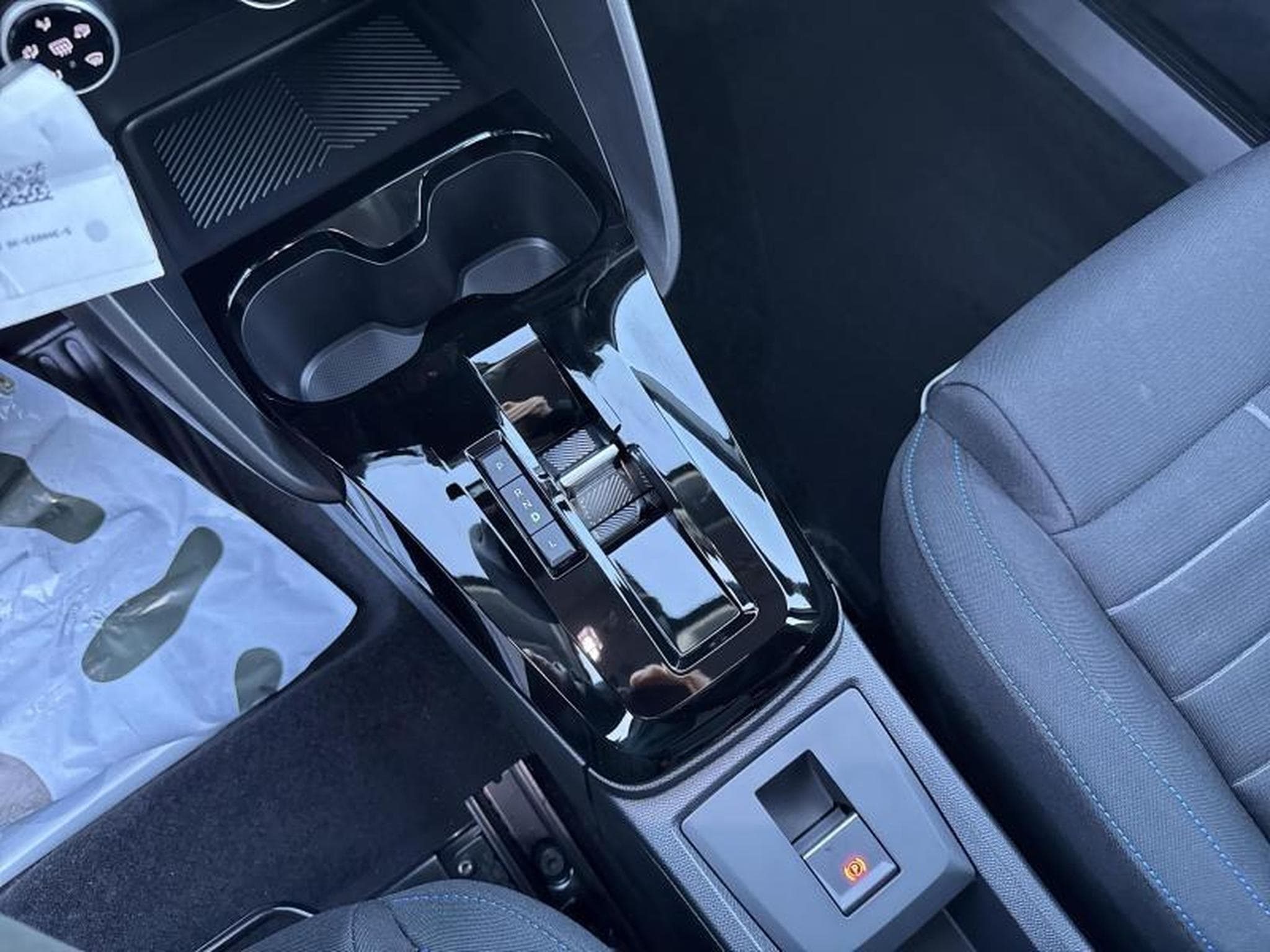 Citroen C3 PLUS Hybrid 110ch e-DSC6 (2025) - Photo 12