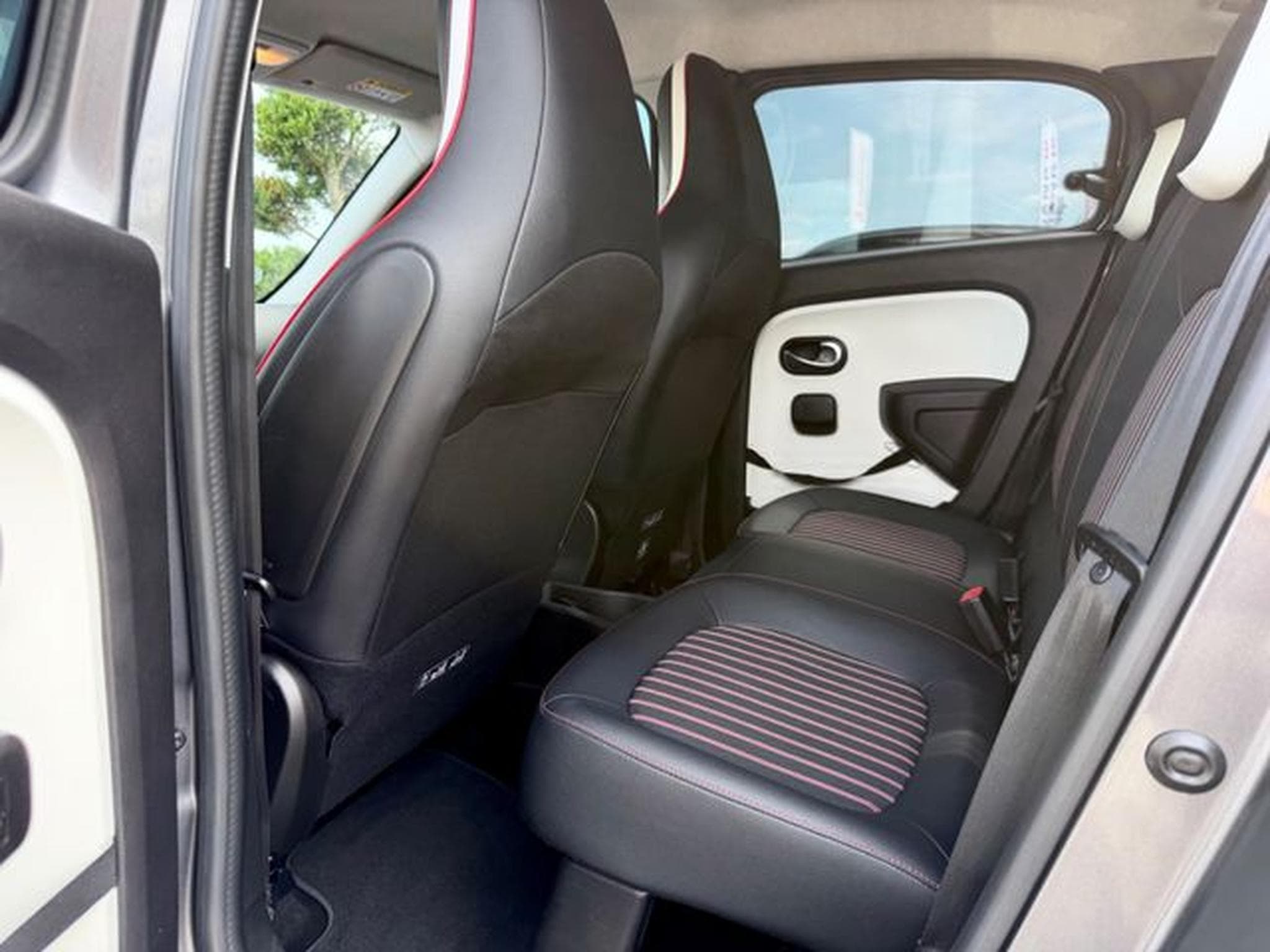 Renault Twingo Twingo Le Coq Sportif /SERVICE/TÜV/GARANTIE/ (2019) - Photo 14