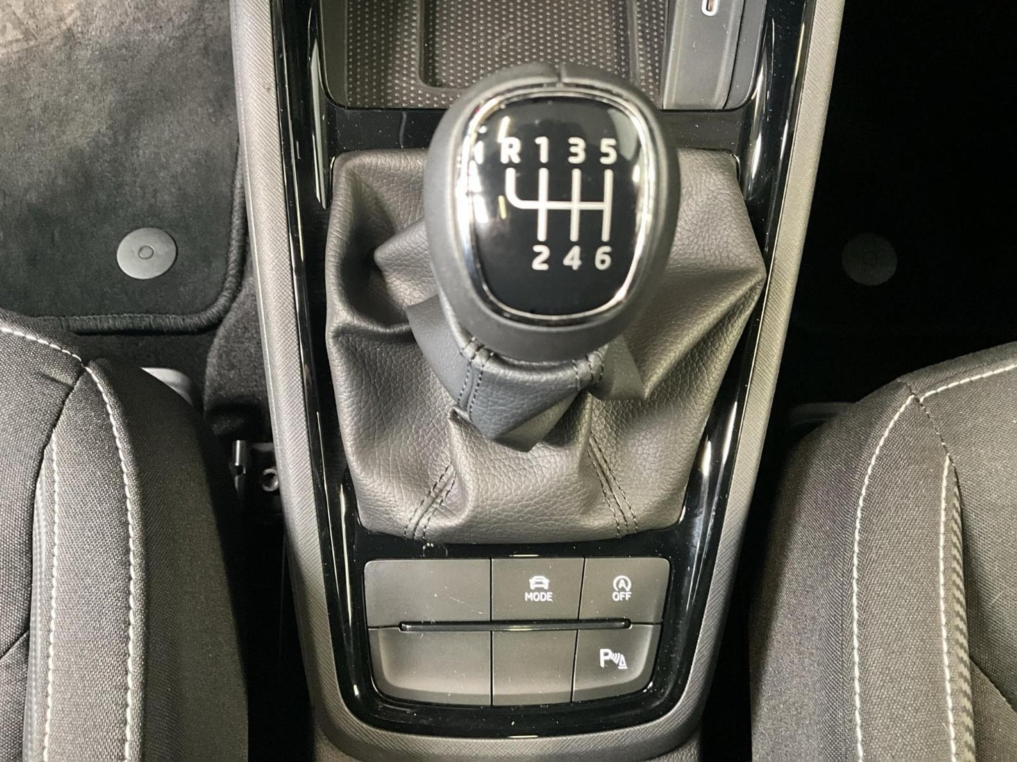 Skoda Scala Monte-Carlo+Led+Pano+Navi+DAB (2025) - Photo 12