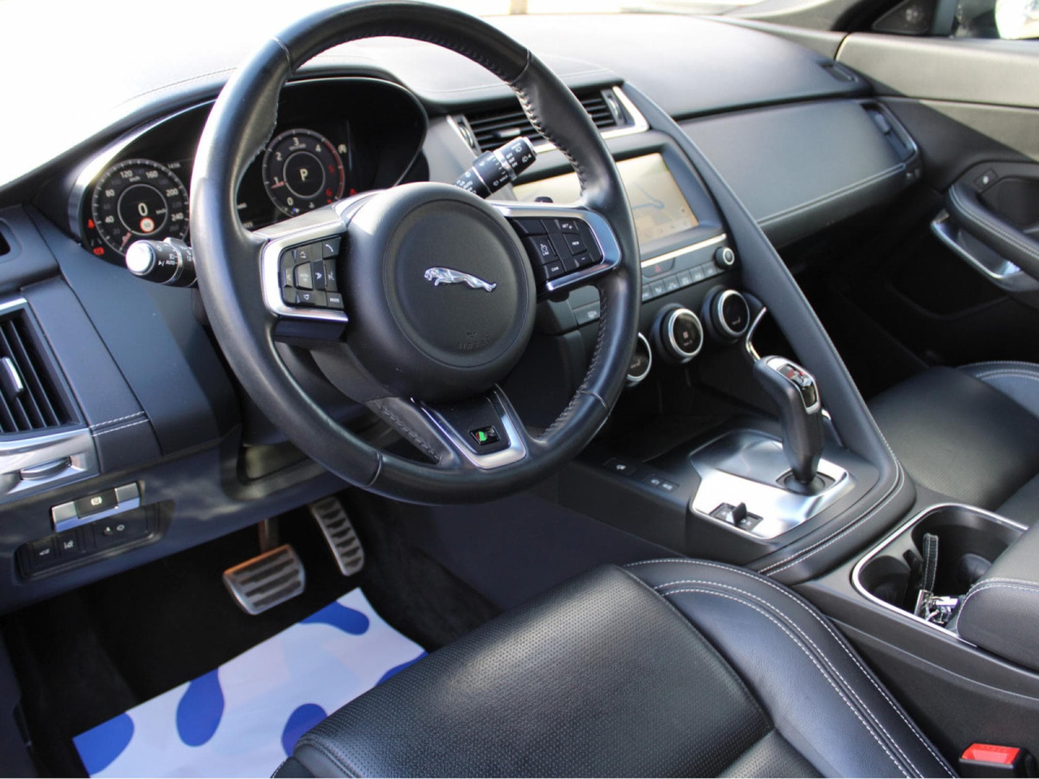 Jaguar E-Pace D 180 AWD R-DYNAMIC PANO CUIR NAVI (2020) - Photo 8