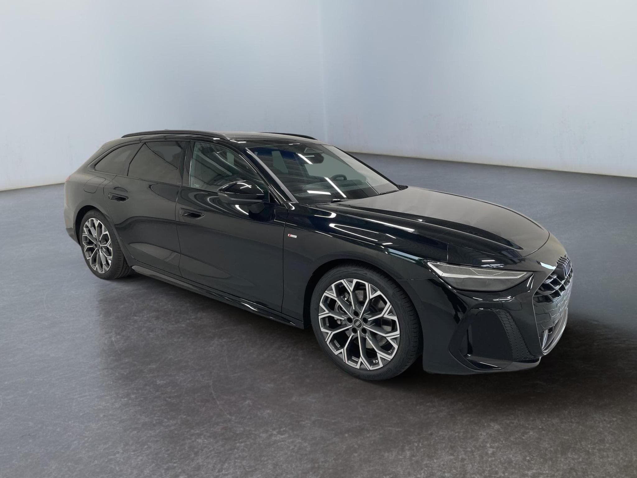 Audi A6 Avant S-Line 2.0 (2025) - Photo 1