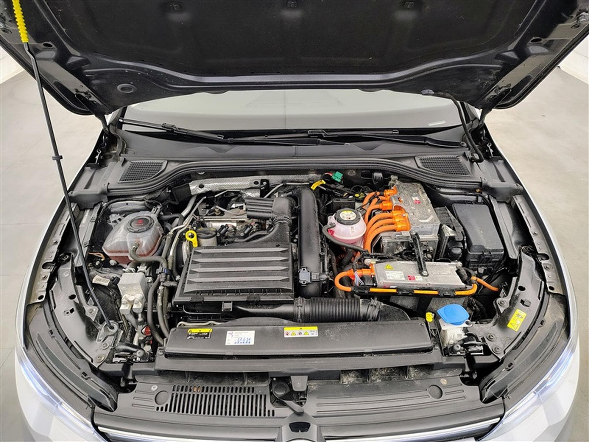 VW Golf 1.4 eHybrid Style DSG  Navi / Led / PDC (2021) - Foto 20