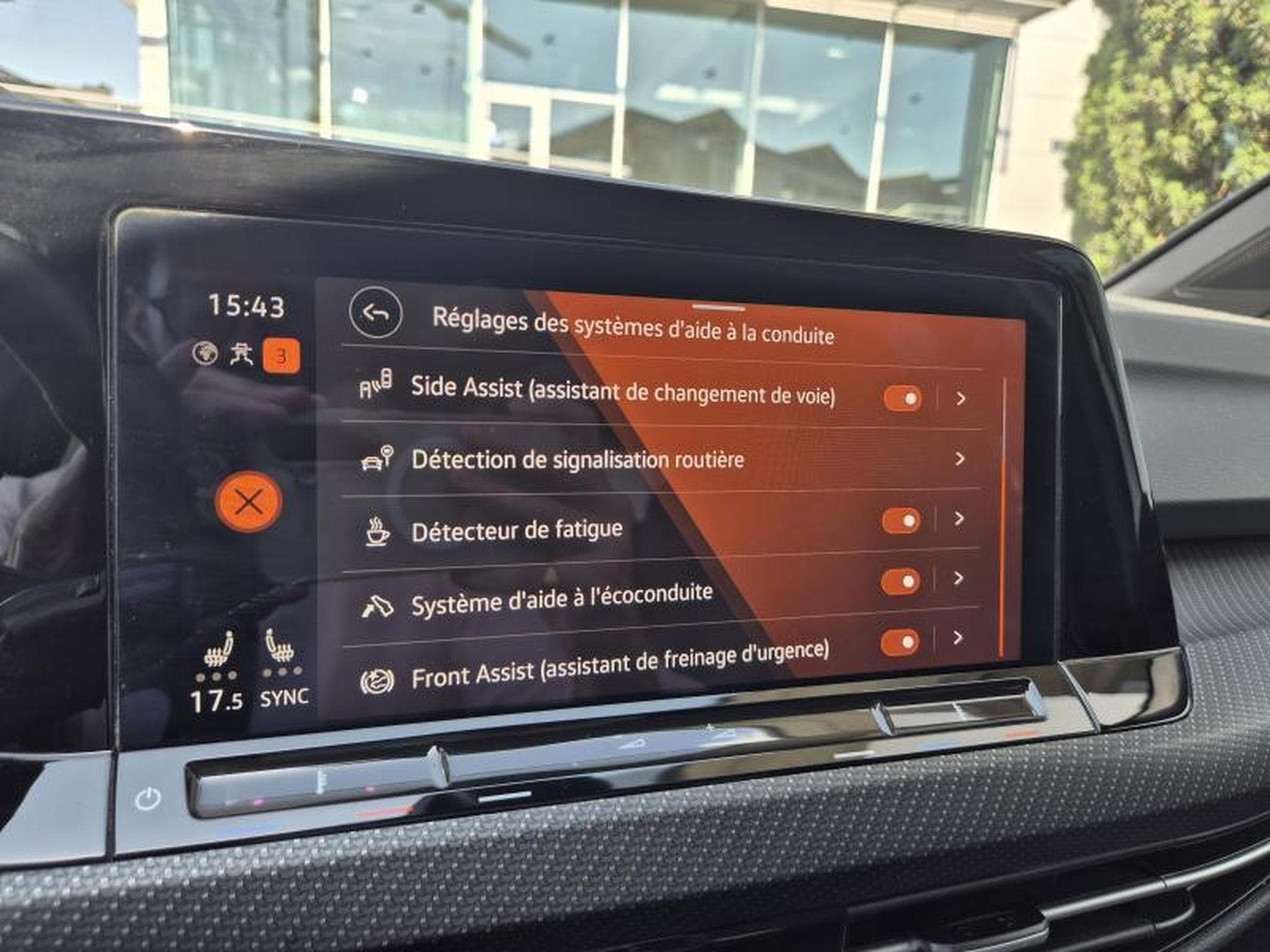 VW Golf R-Line (2022) - Photo 13