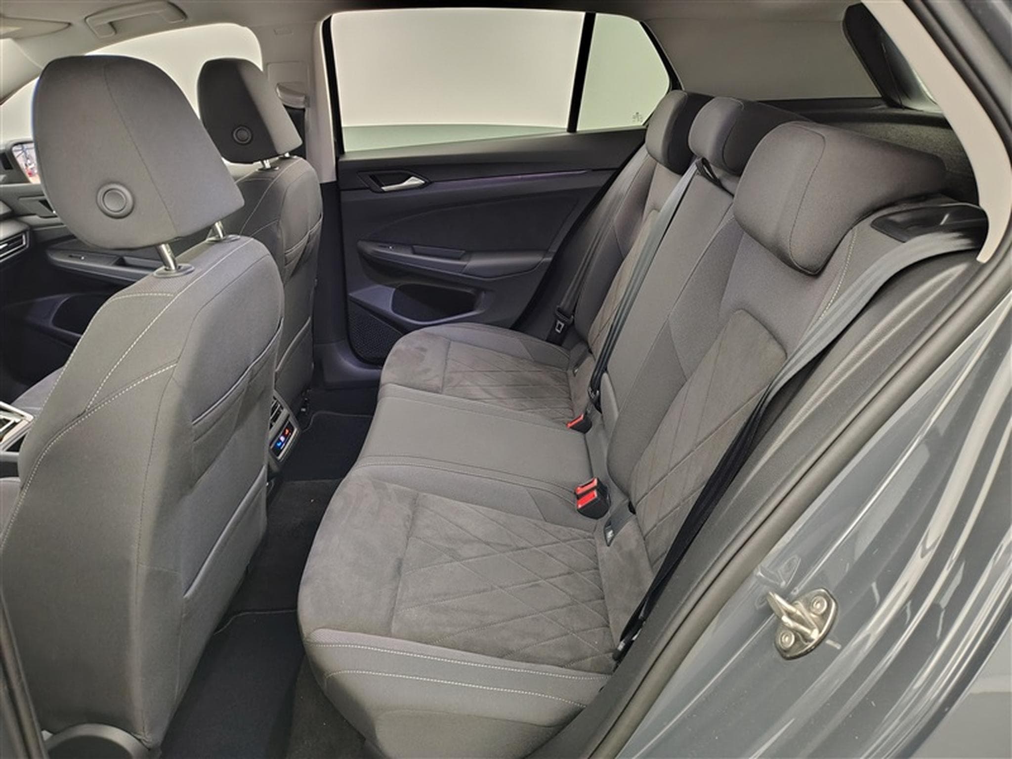 VW Golf 1.5 eTSI 150cv DSG Active (2023) - Photo 13