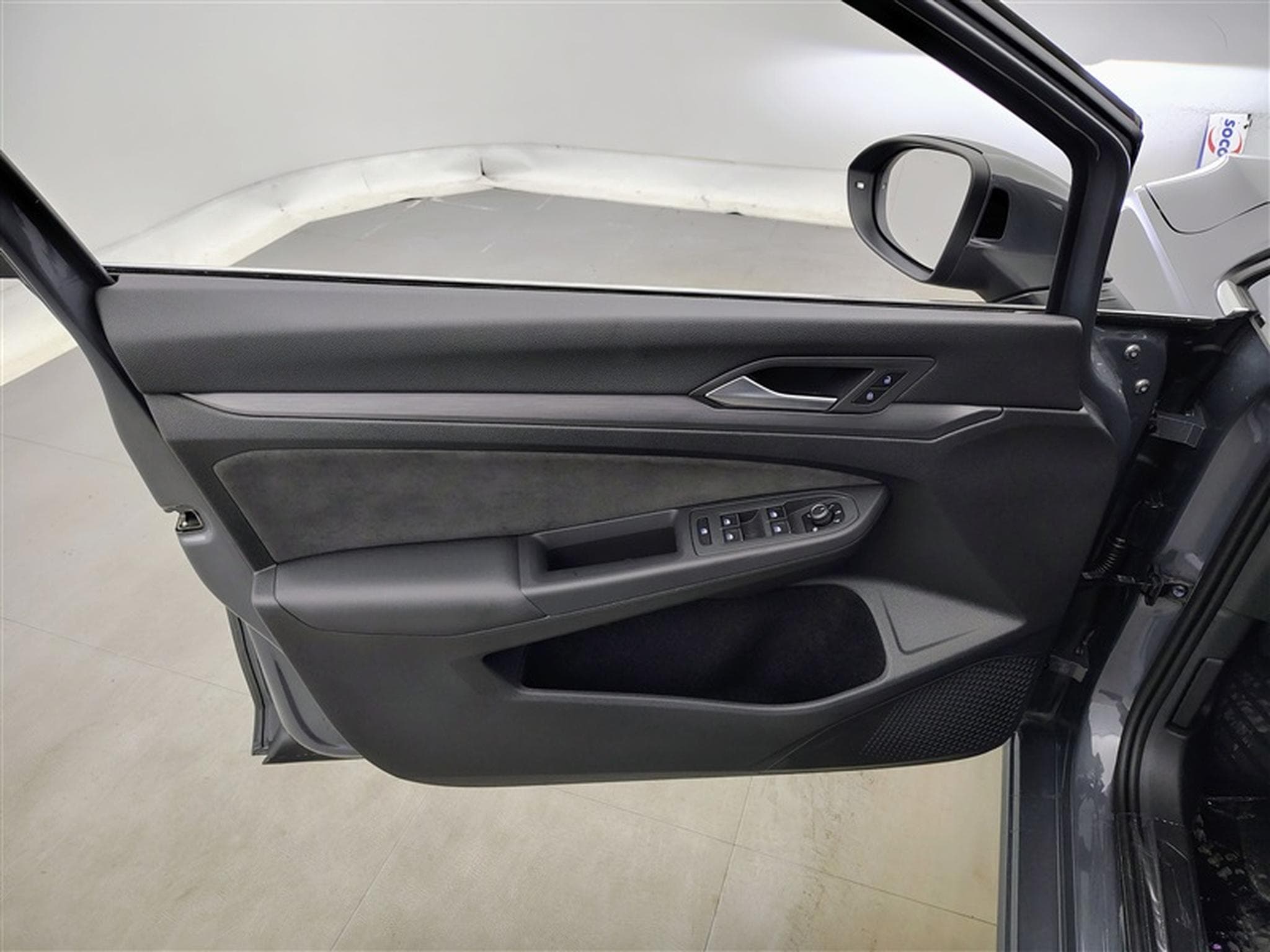 VW Golf 1.5 eTSI 150cv DSG Active (2023) - Photo 17
