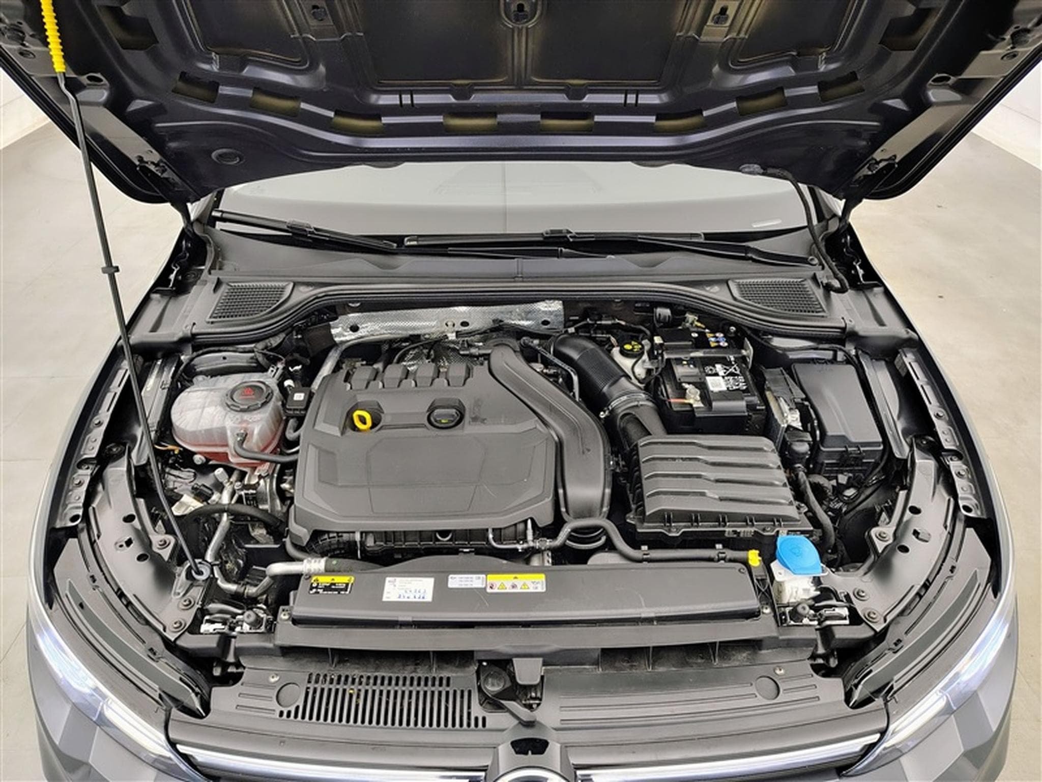 VW Golf 1.5 eTSI 150cv DSG Active (2023) - Photo 19