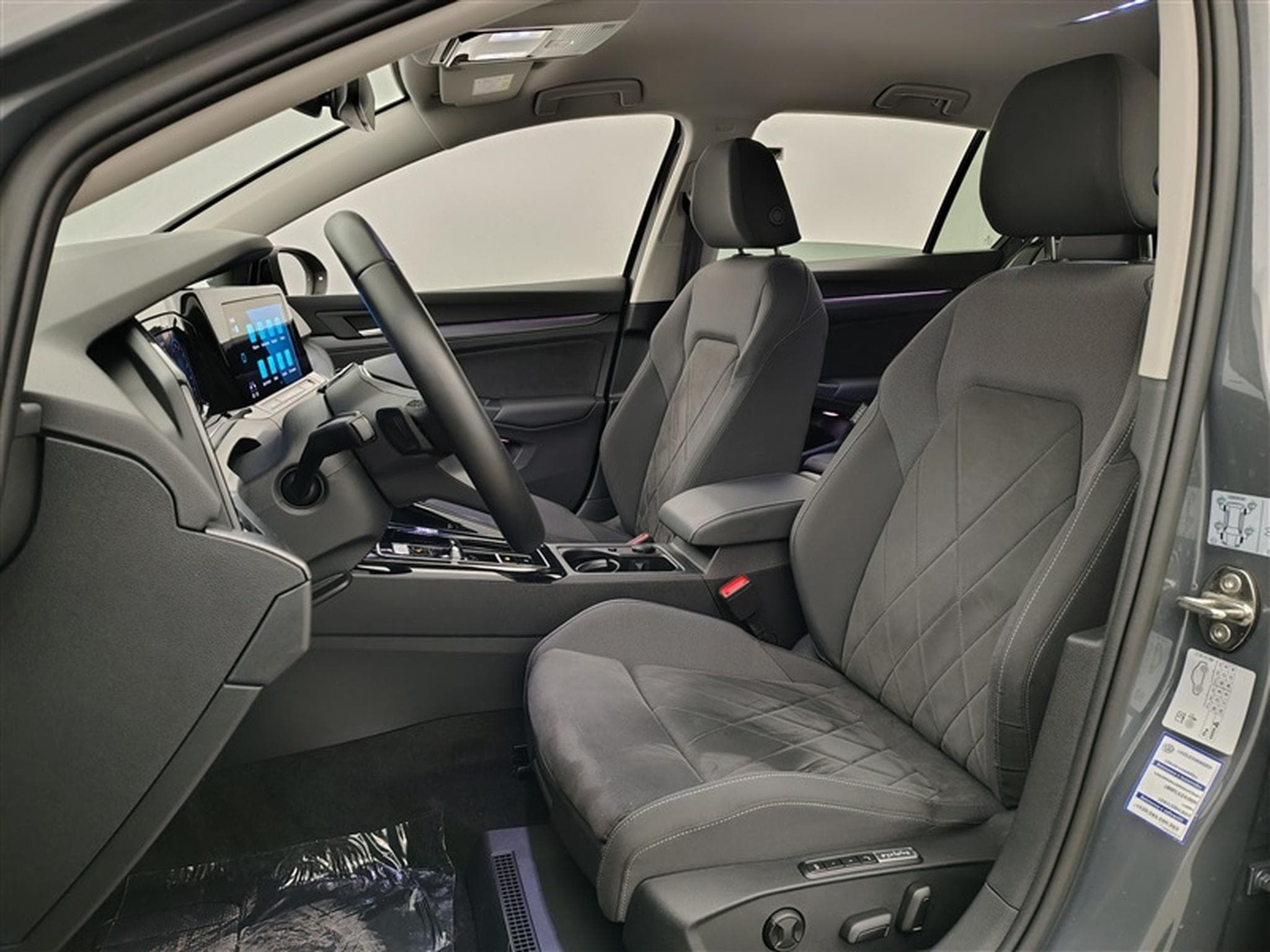 VW Golf 1.5 eTSI 150cv DSG Active (2023) - Photo 7