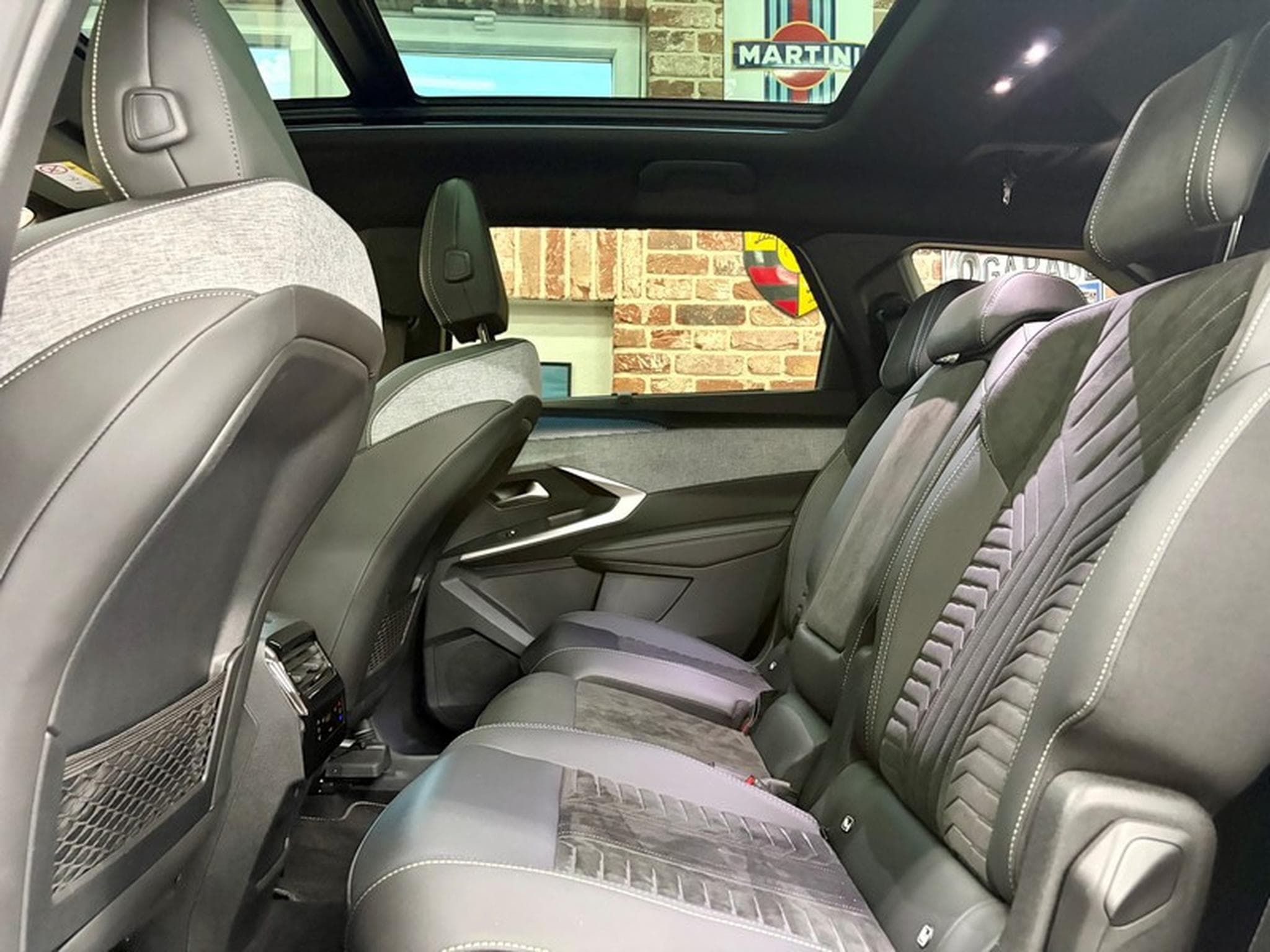 Peugeot 5008 5008 1.2 Hybrid 145cv Auto GT (2025) - Foto 6