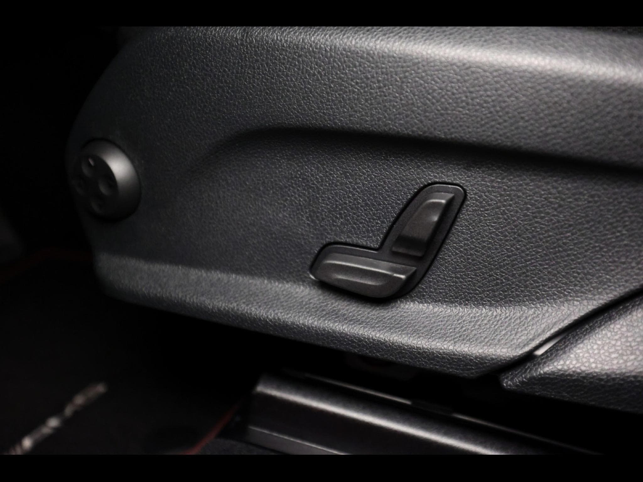 Mercedes GLC 43 AMG 4MATIC BVM9 – PACK NIGHT - CAVANSITBLAU MEATALLIC (2018) - Photo 19