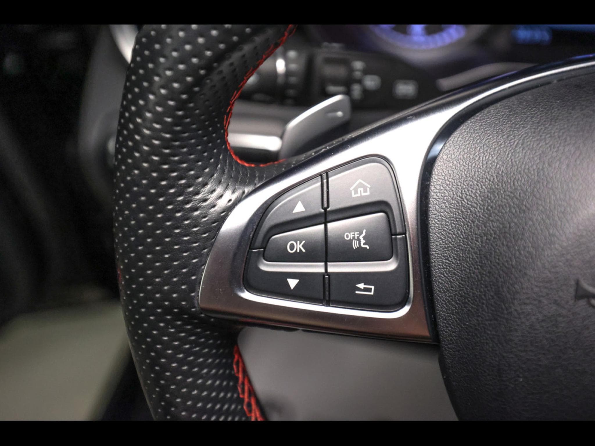 Mercedes GLC 43 AMG 4MATIC BVM9 – PACK NIGHT - CAVANSITBLAU MEATALLIC (2018) - Photo 25