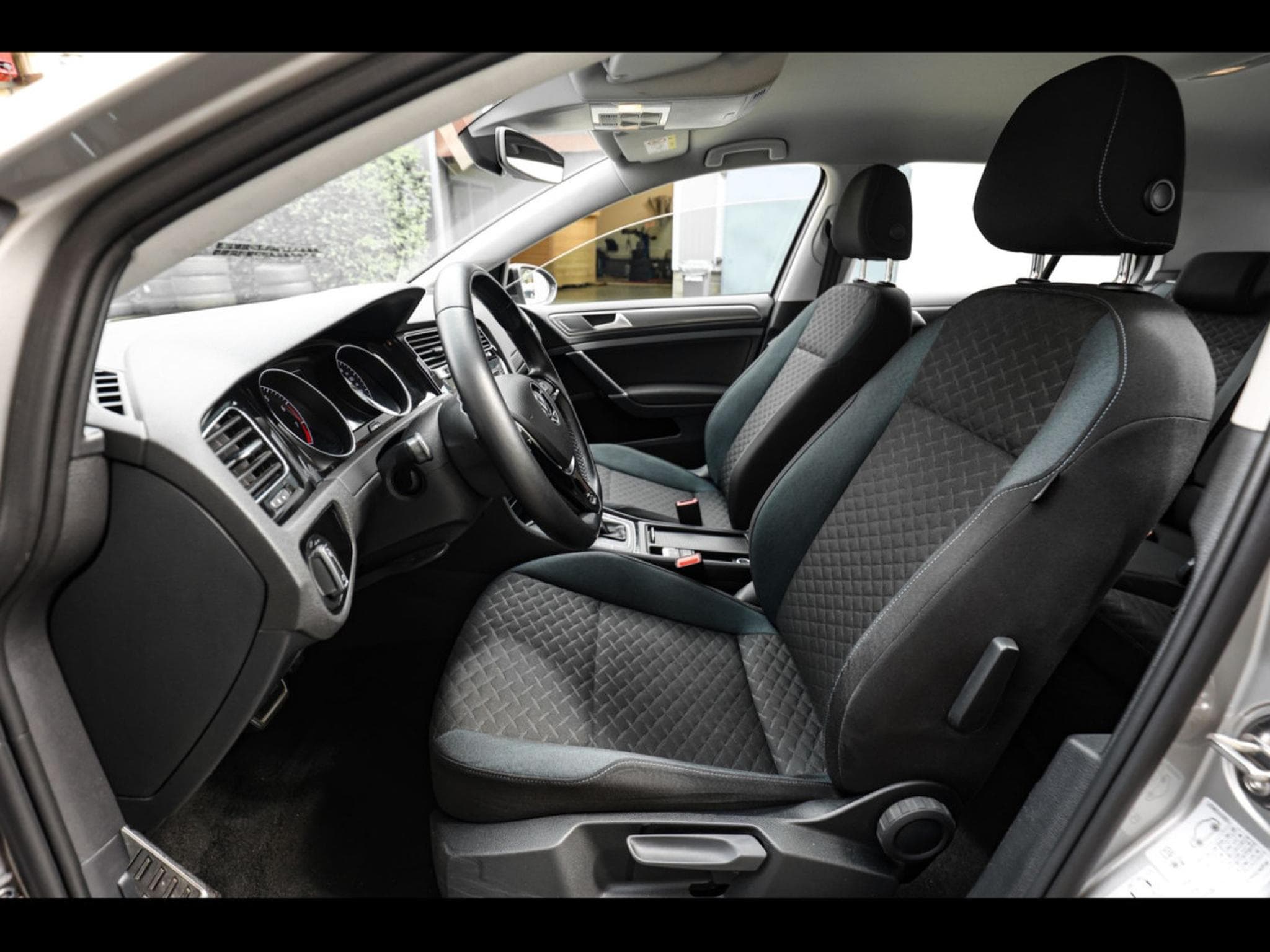 VW Golf 1.5 TSI 150 DSG IQ.DRIVE – TUNGSTEN SILVER (2019) - Photo 11