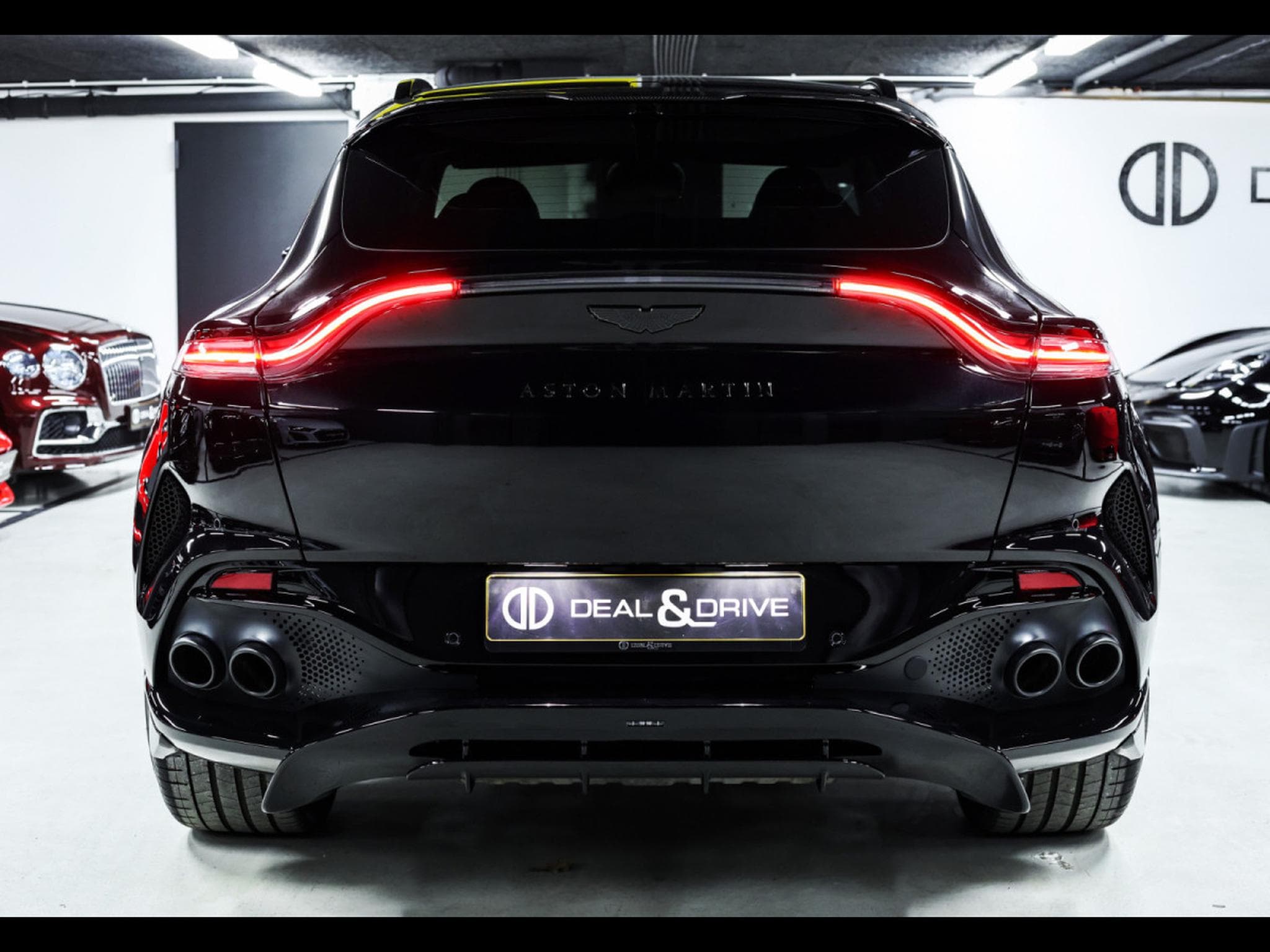 Aston-Martin DBX 707 4.0 V8 - ONYX BLACK METALLIC (2023) - Photo 4