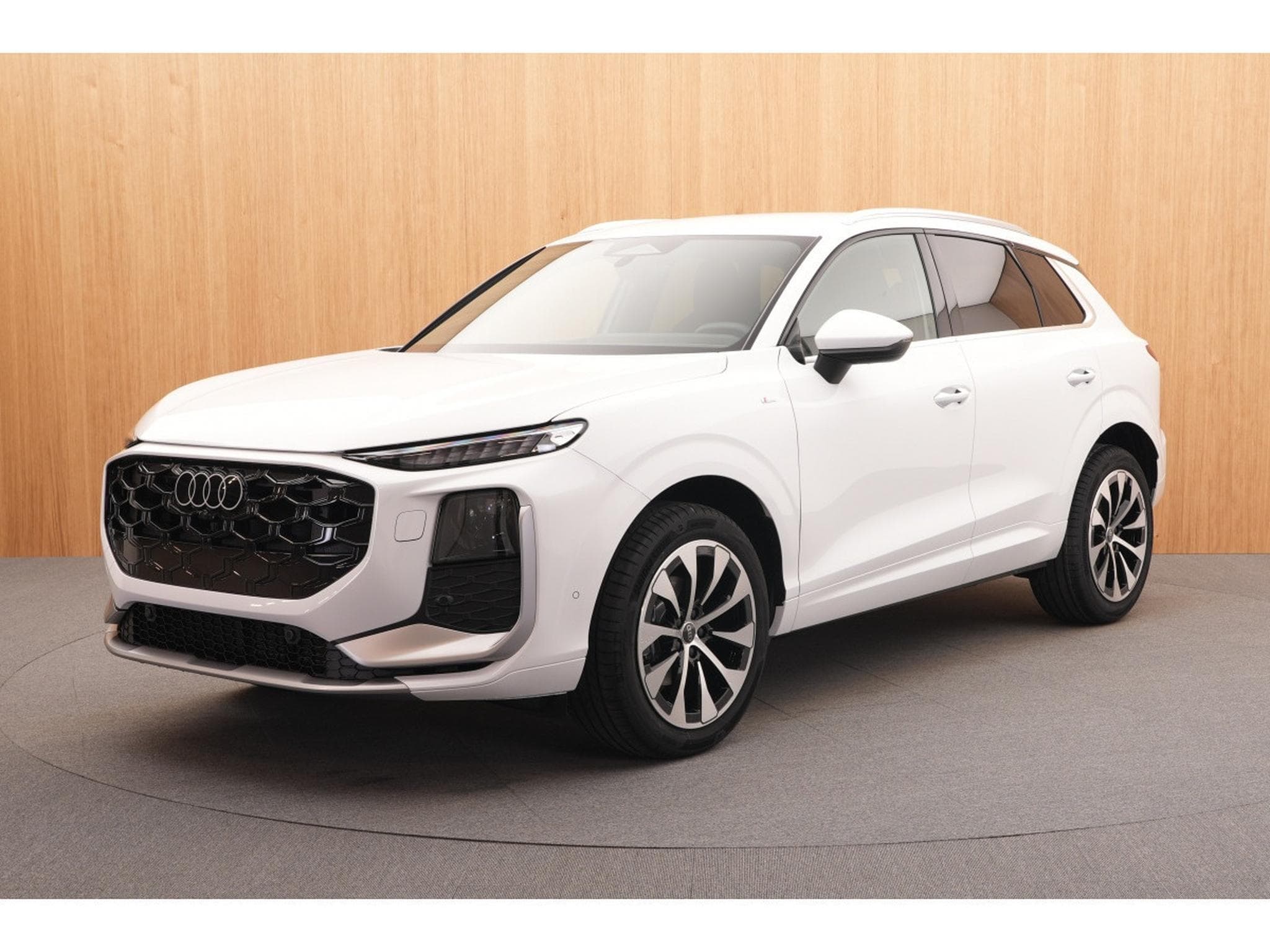 Audi Q3 35 TFSI S line 110 kW-150CV S tronic - Jantes 19" - Leds - C (2026) - Photo 2